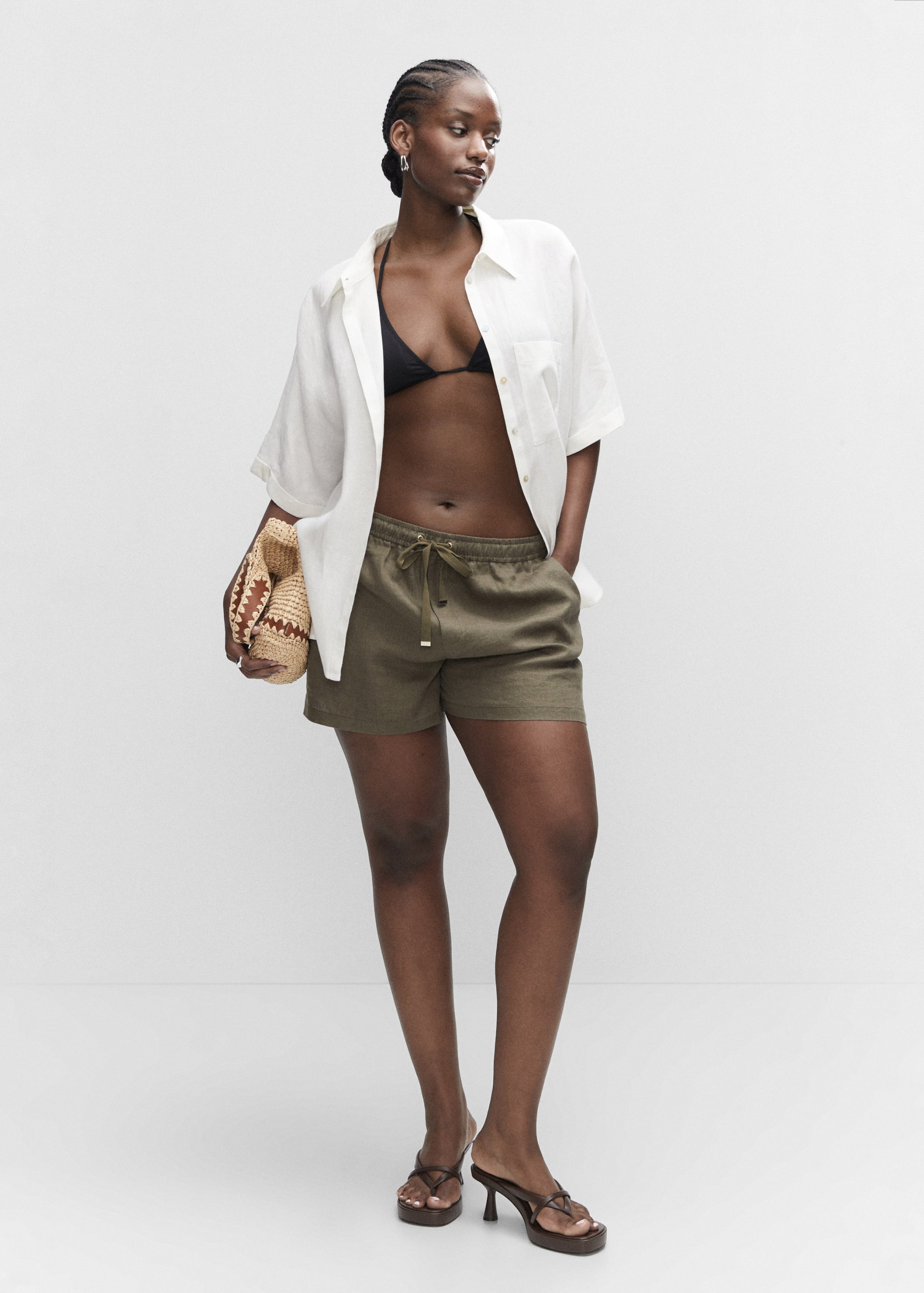 Linen shorts with drawstring - Details of the article 3