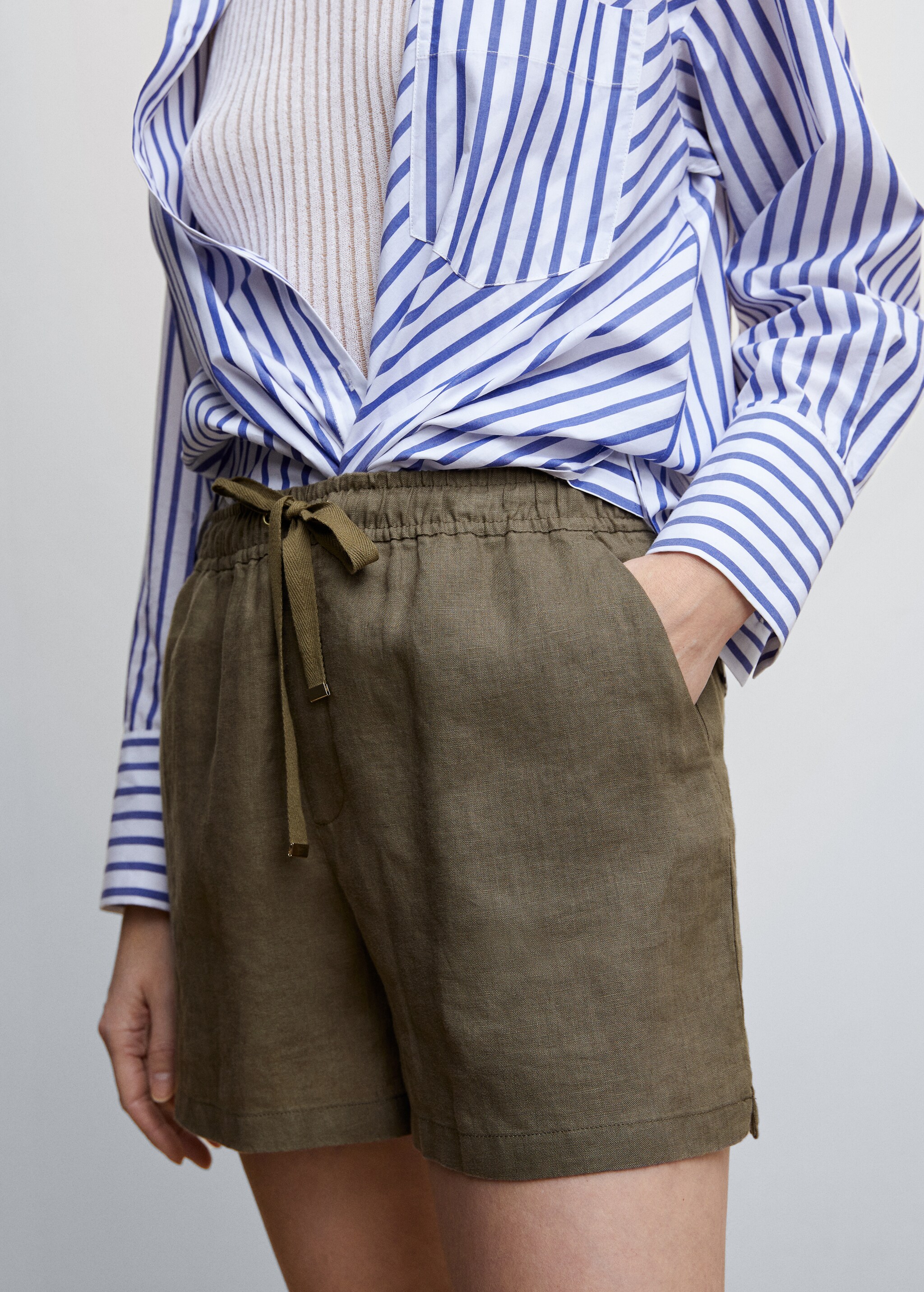 Linen shorts with drawstring - Details of the article 6