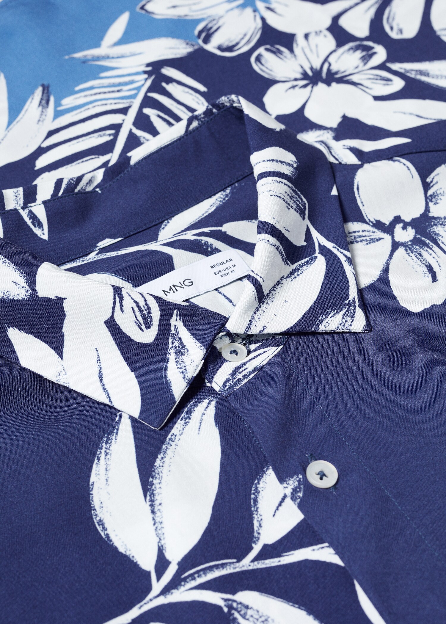 Flowing regular-fit printed shirt - Details of the article 8