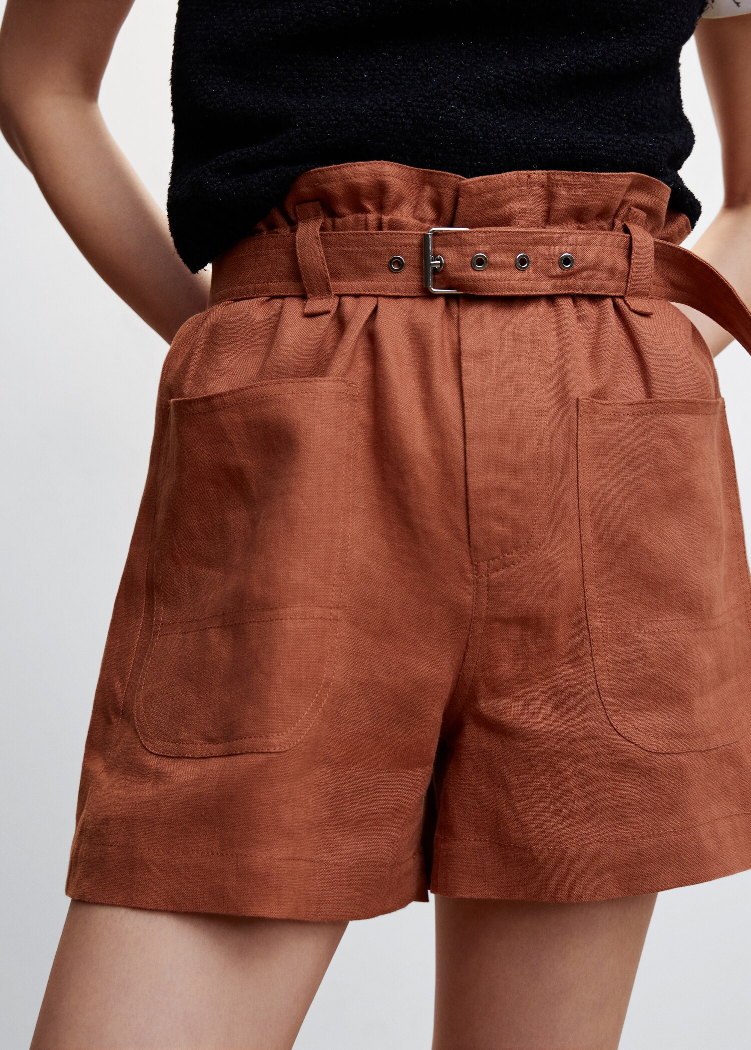 Linen shorts with belt - Details of the article 1