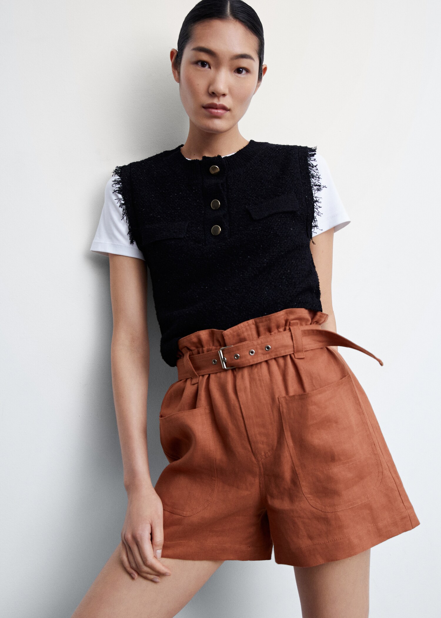 Linen shorts with belt - Details of the article 2