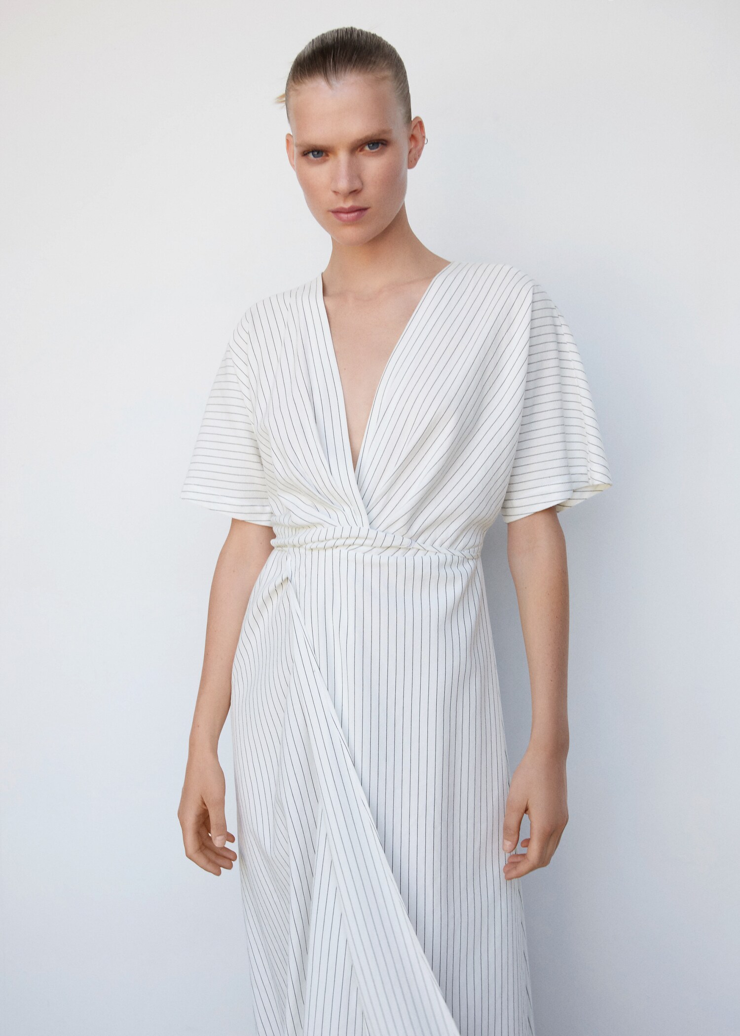 Vestido cruzado rayas - Plano medio