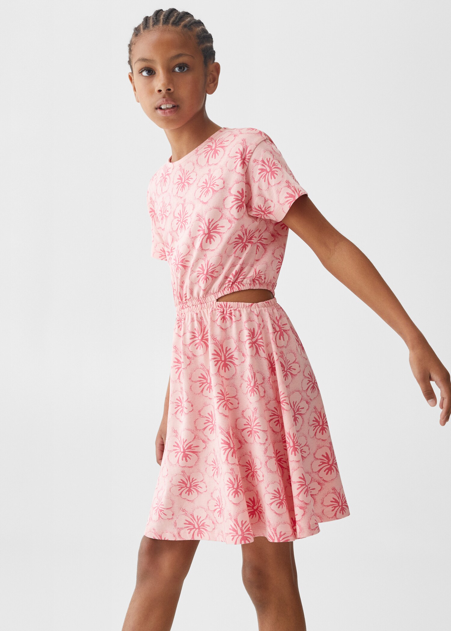 Vestido estampado abertura  - Plano médio