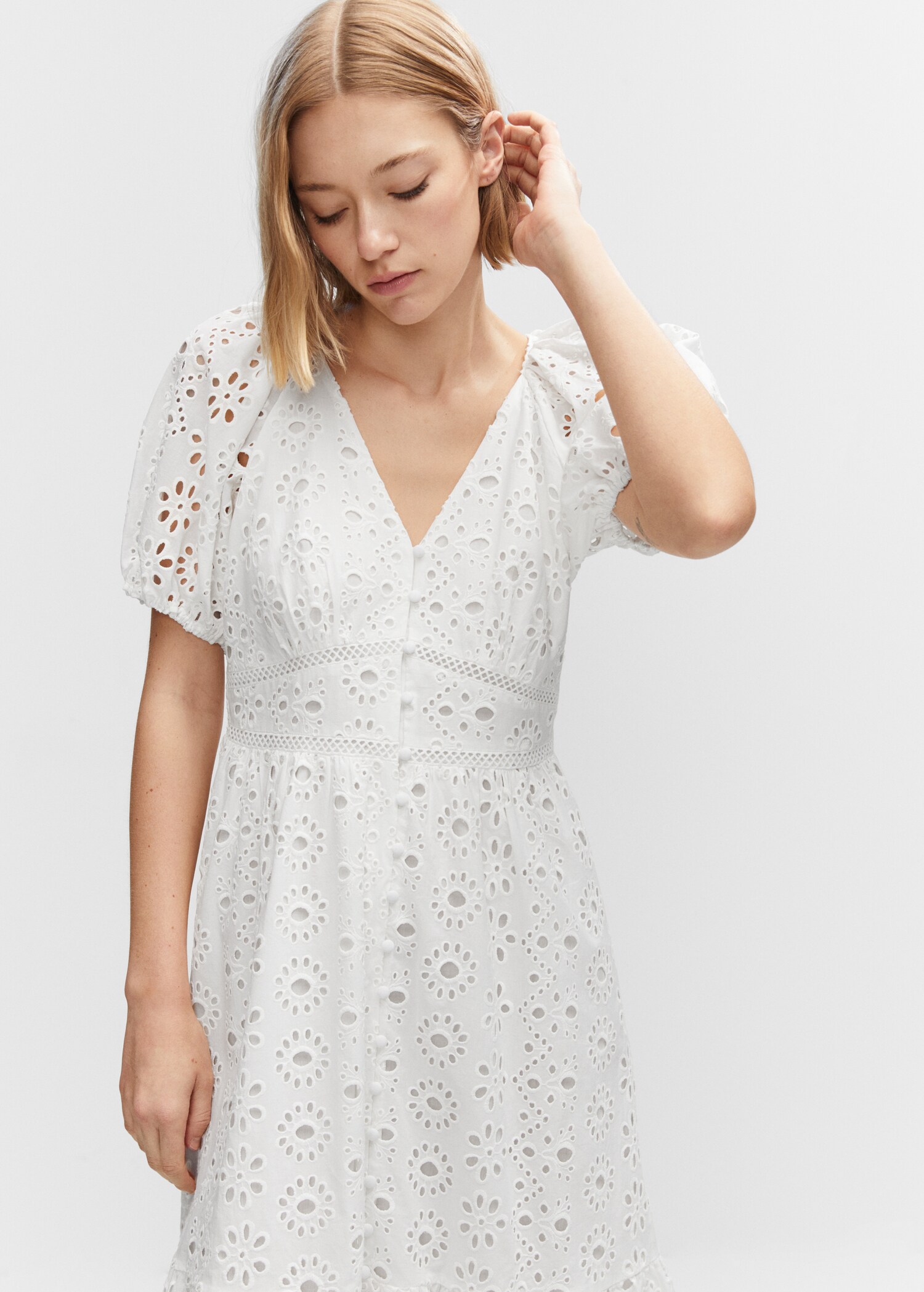 Vestido calados bordados - Plano medio