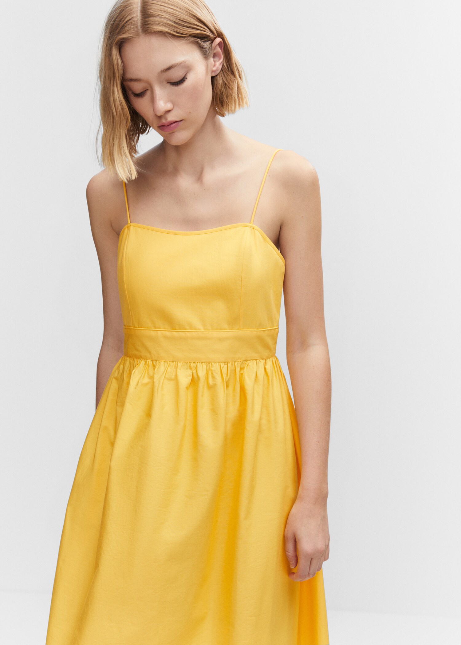 Rochie din bumbac - Plan mediu