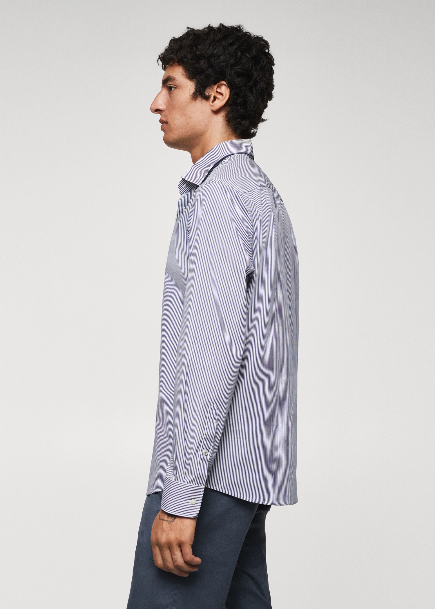 Gestreiftes Slim Fit-Hemd aus Baumwolle - Detail des Artikels 6