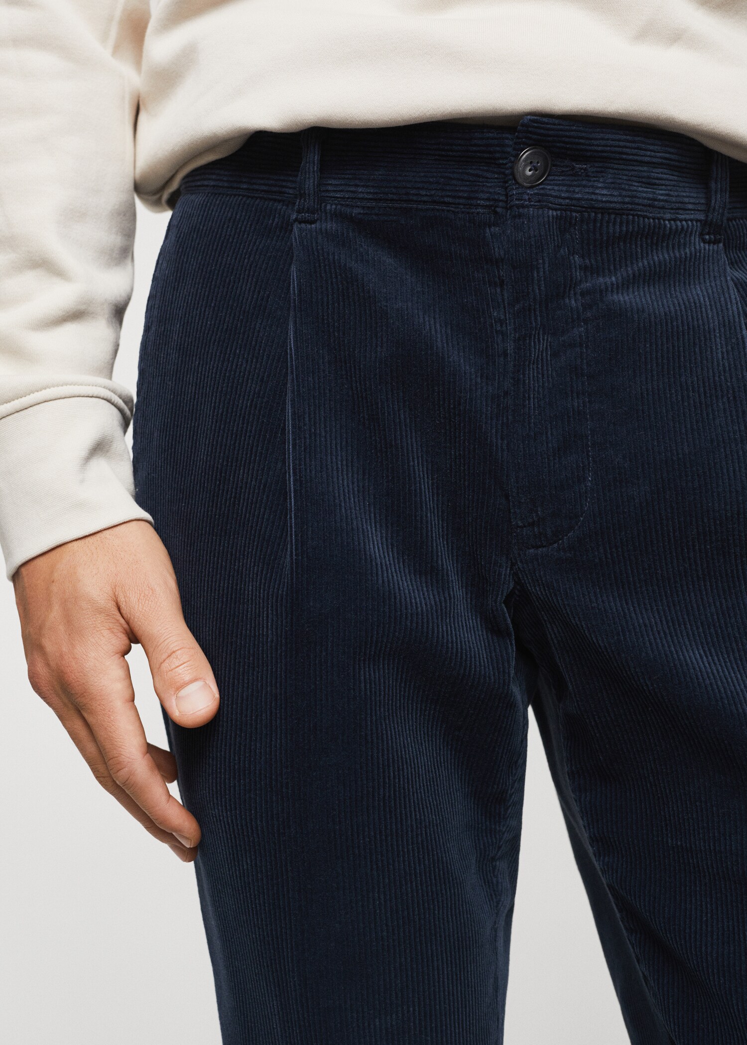 Pleated corduroy pants - Details of the article 1