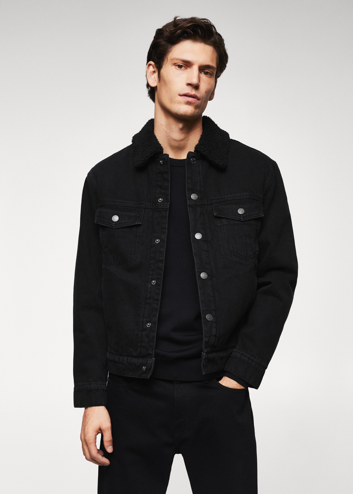 Veste jean imitation mouton retourné - Plan moyen