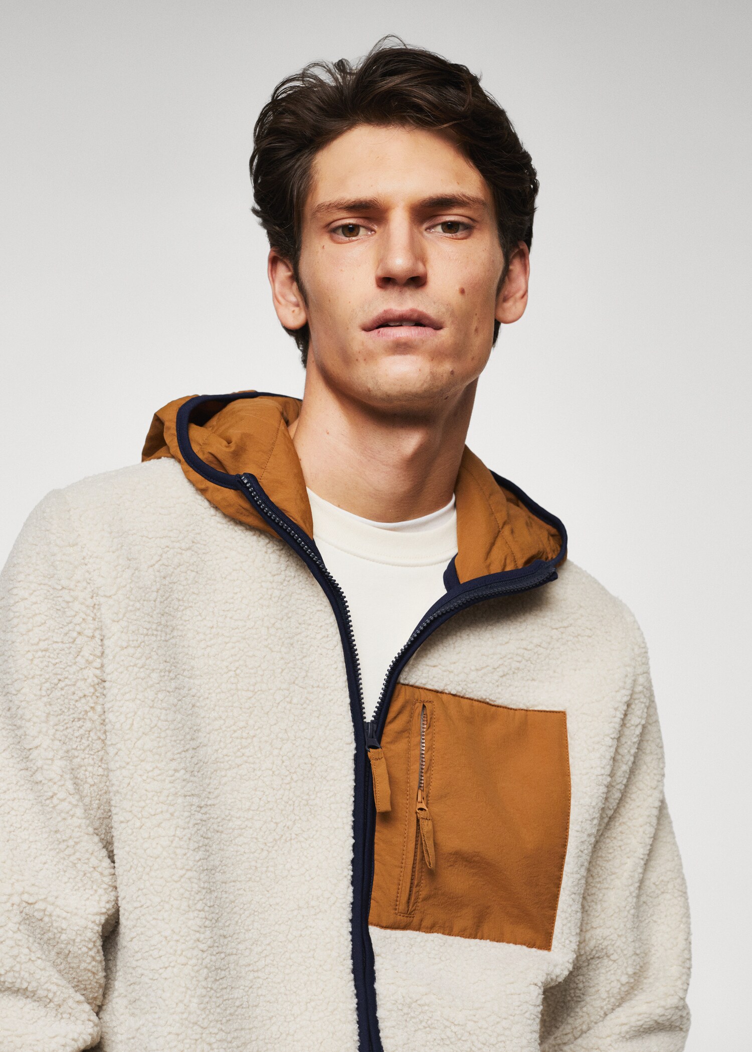 Contrasting sheepskin sweatshirt - Details of the article 1