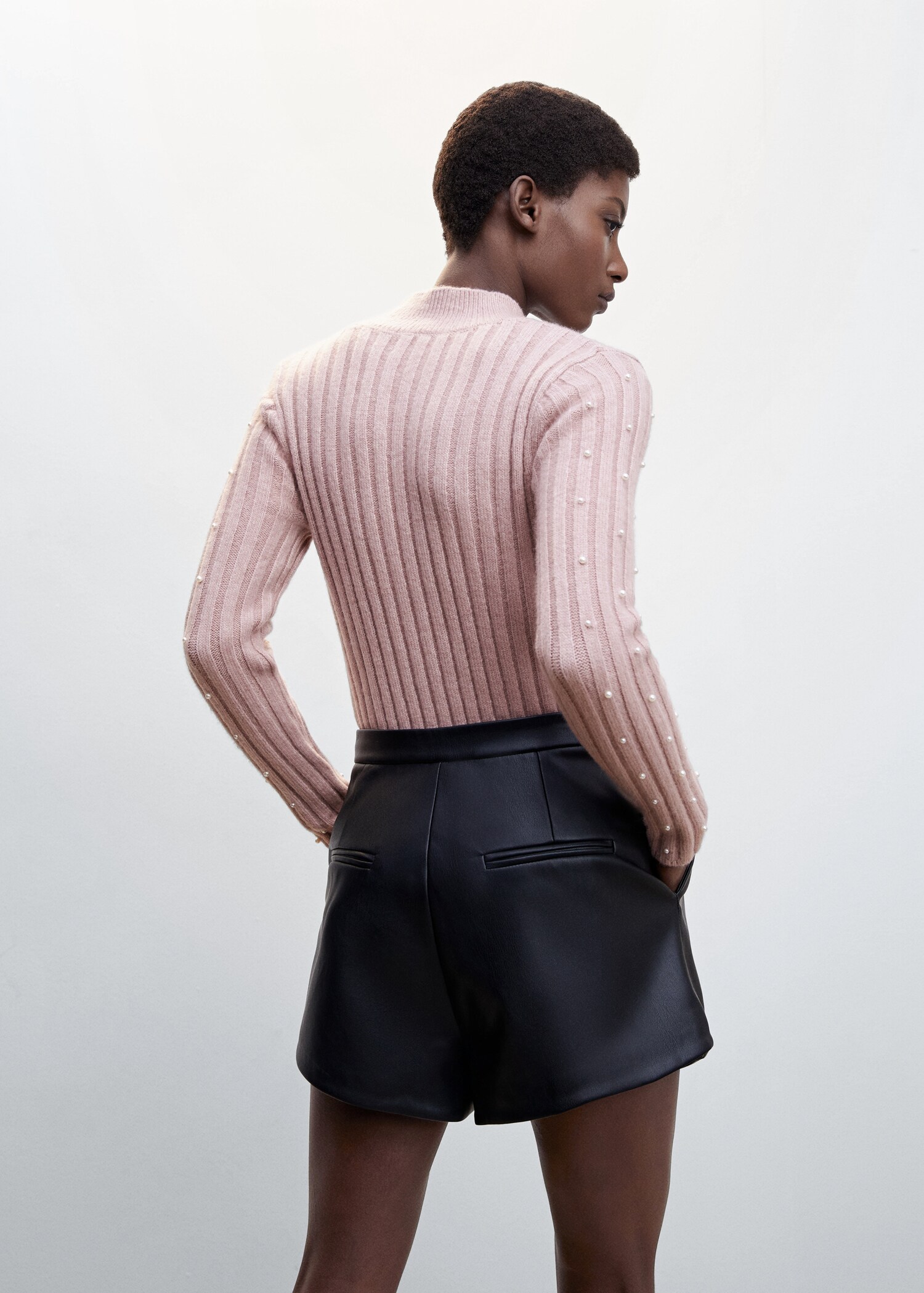 Pearl turtleneck sweater - Reverse of the article