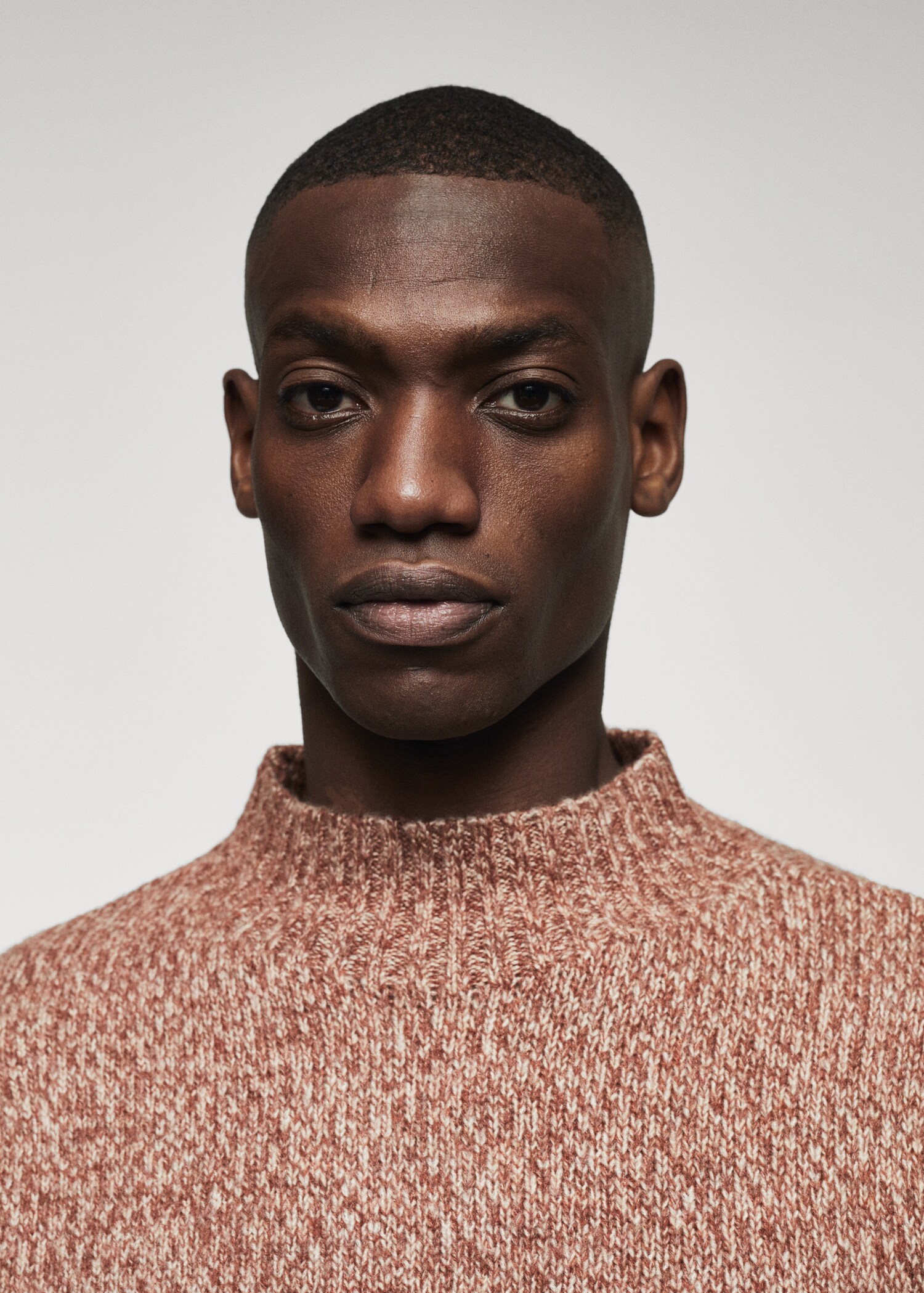 Melierter Pullover mit hohem Kragen - Detail des Artikels 1
