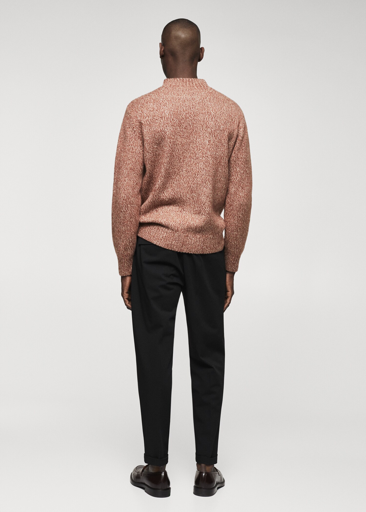 Melierter Pullover mit hohem Kragen - Rückseite des Artikels
