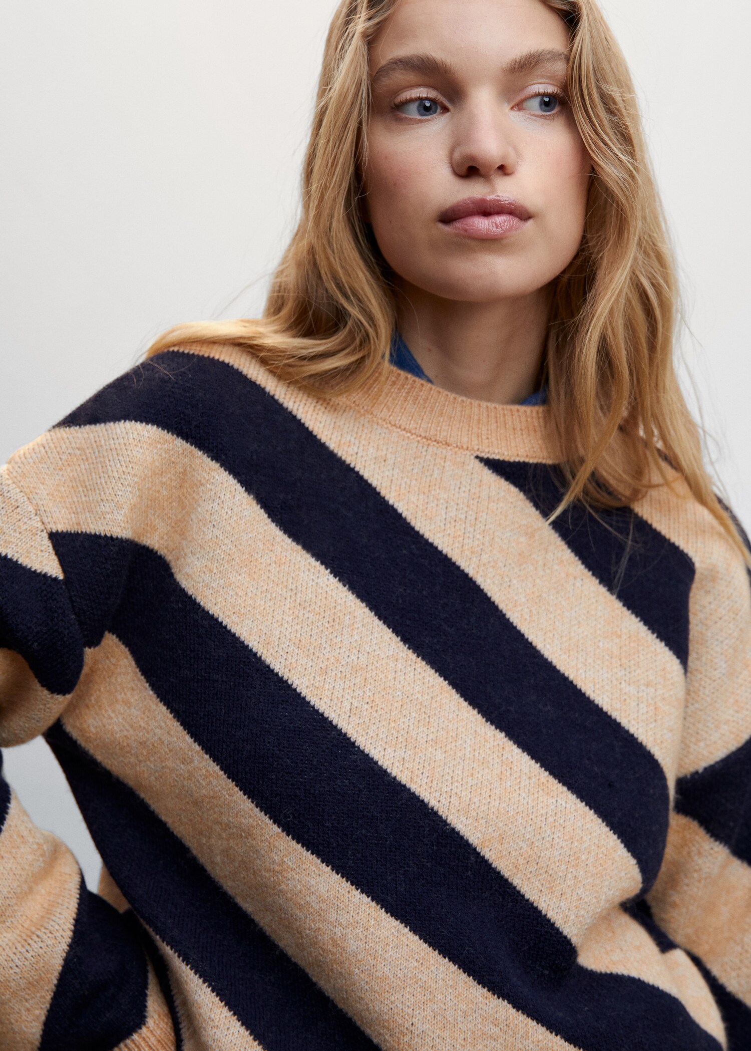 Round-neck striped sweater - Details of the article 1