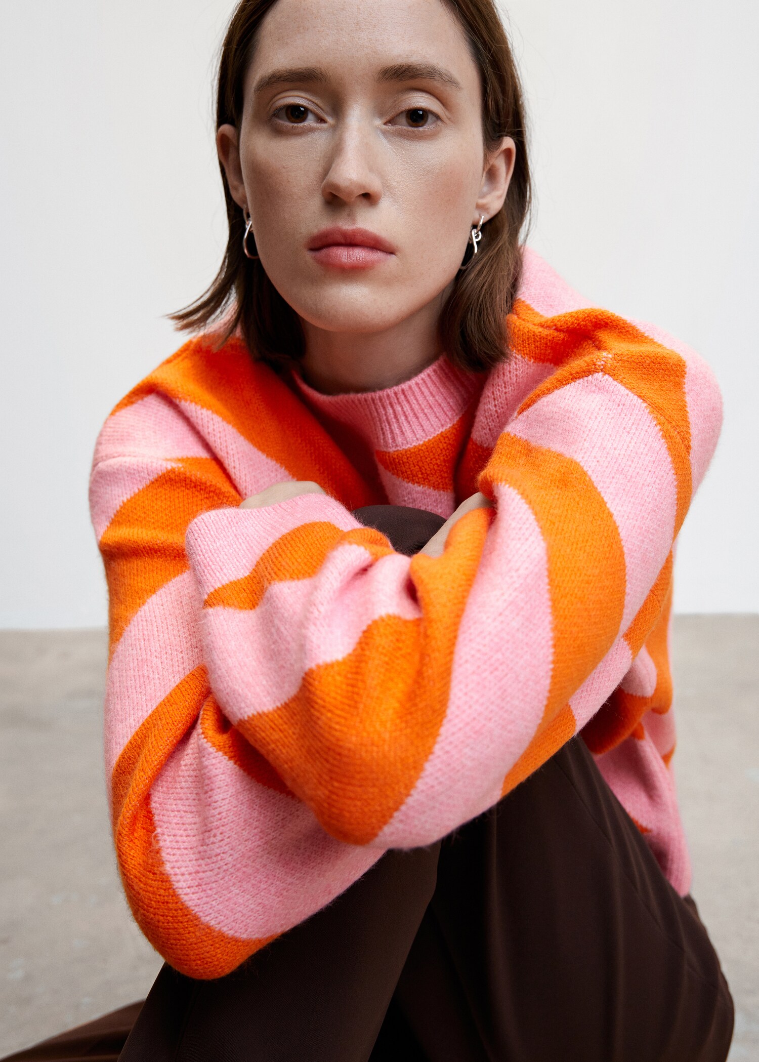 Round-neck striped sweater - Details of the article 1