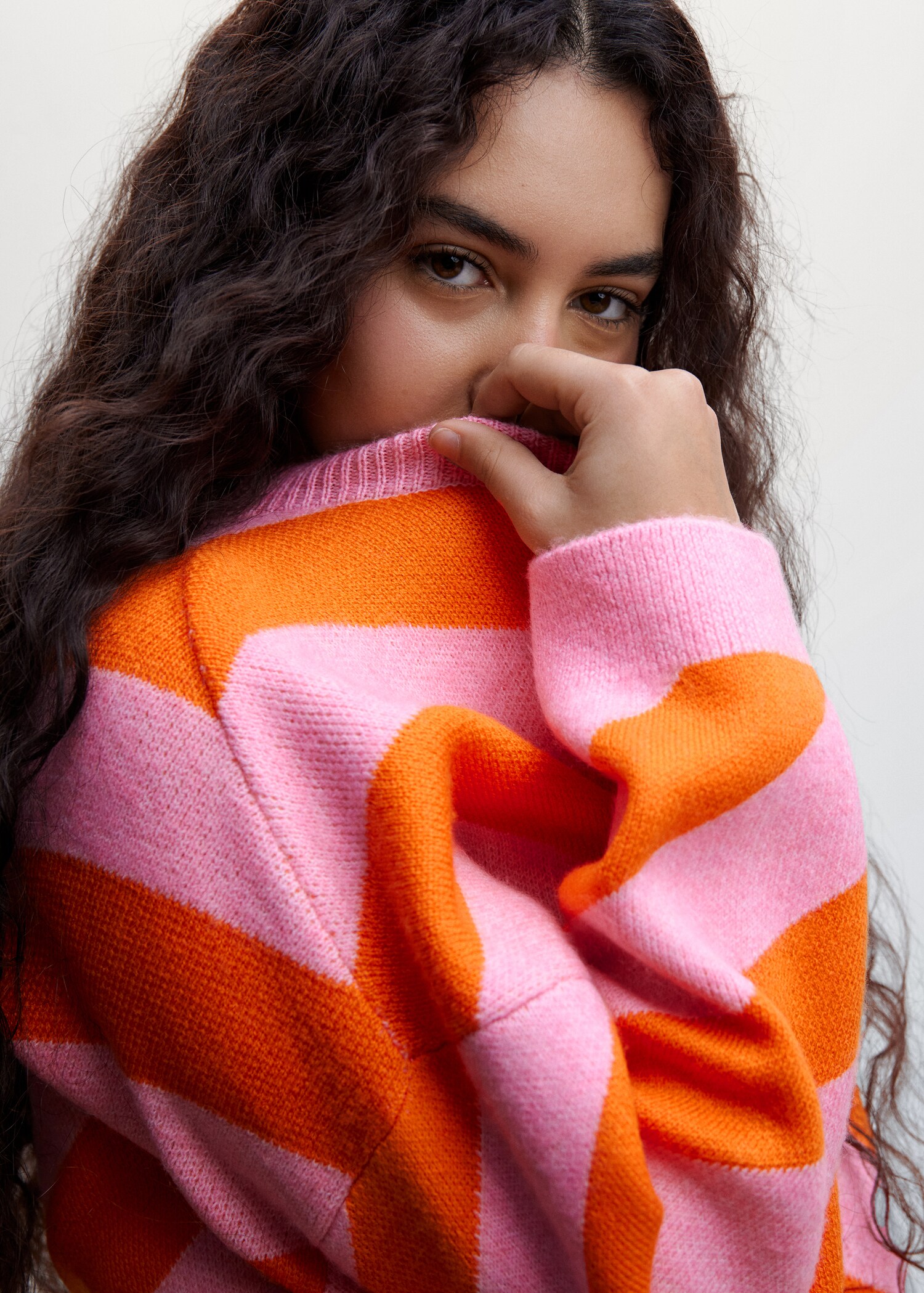 Round-neck striped sweater - Details of the article 4
