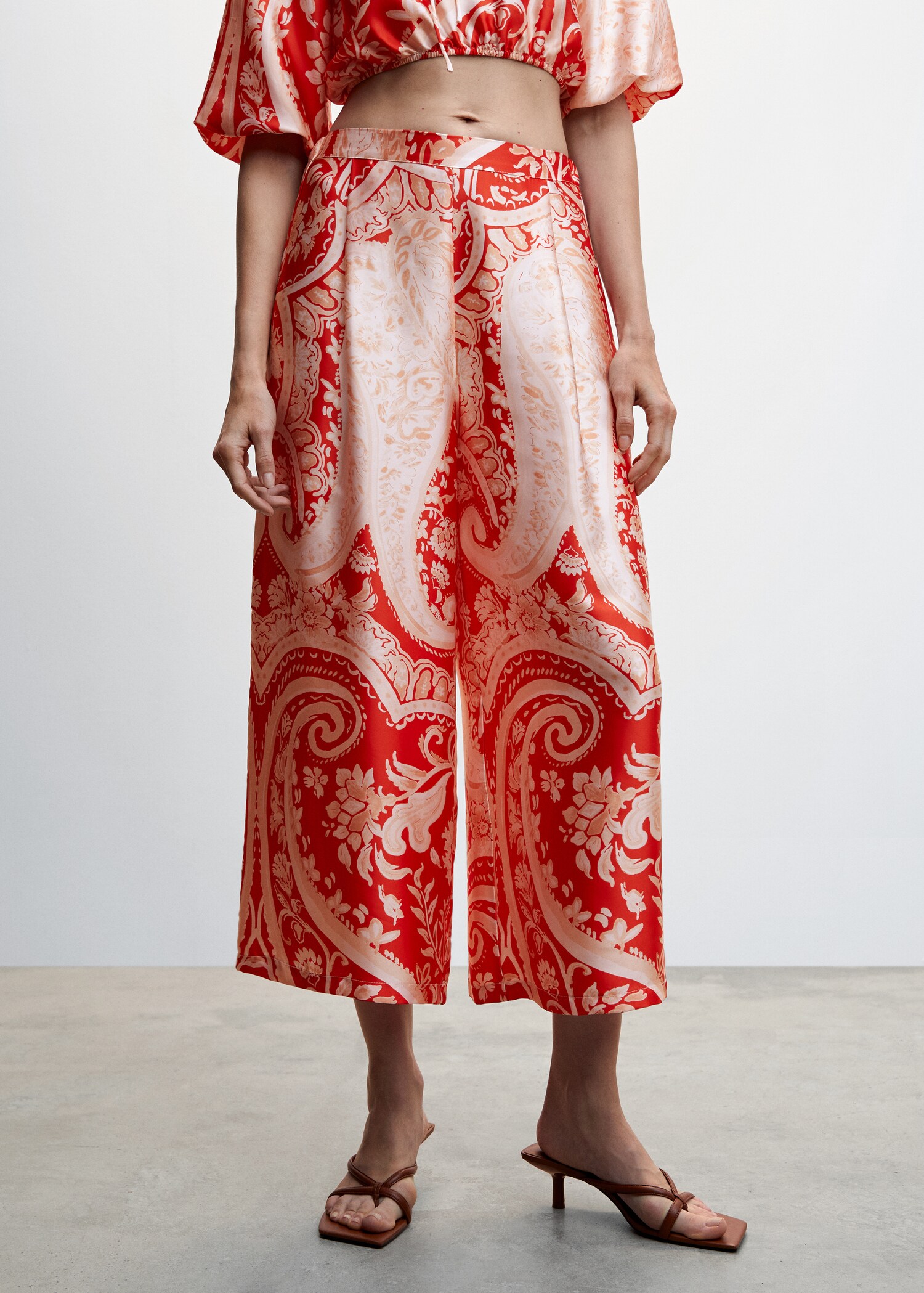Pantalón satinado estampado - Plano medio