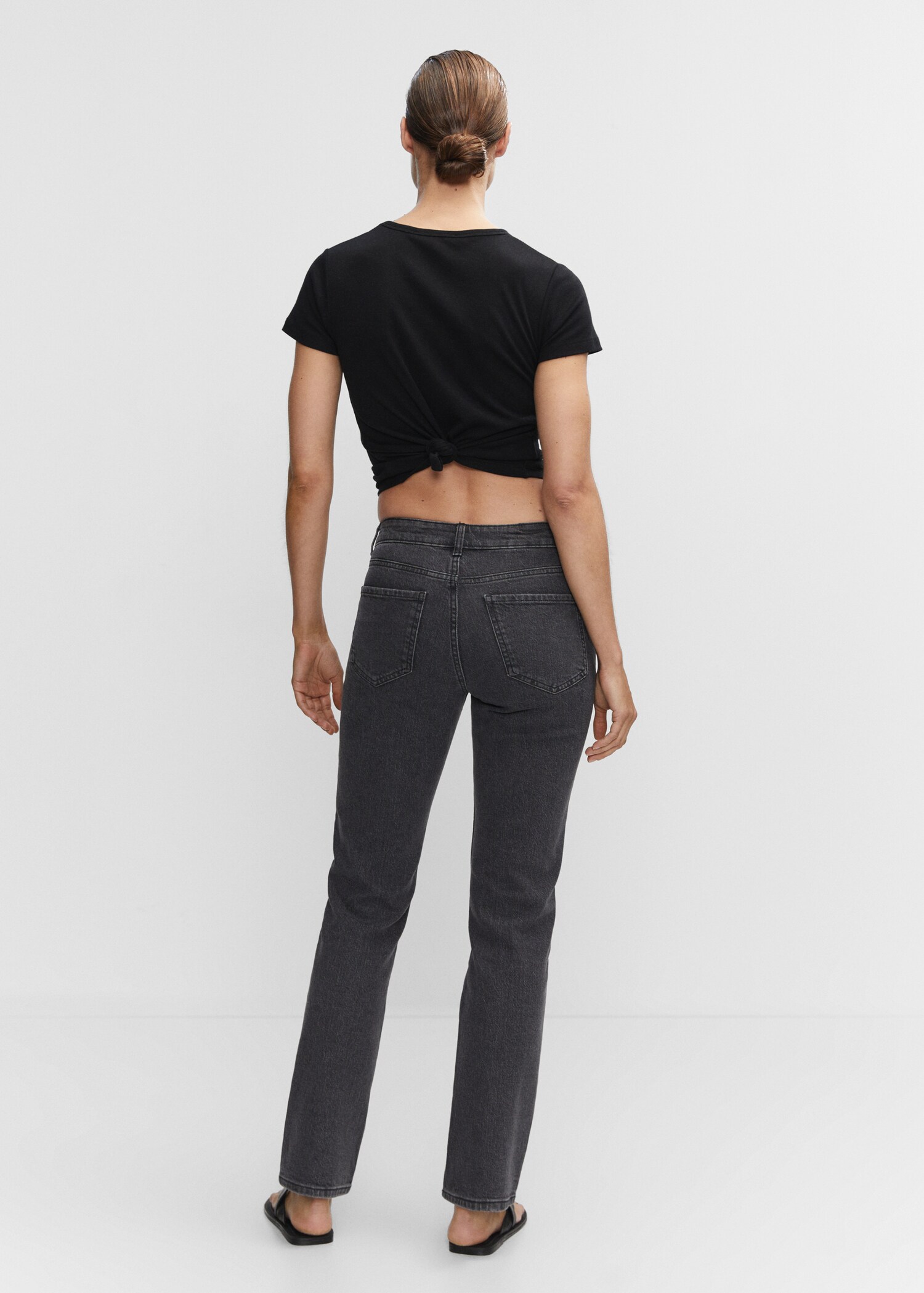 Medium-comfort straight jeans - Reverse of the article