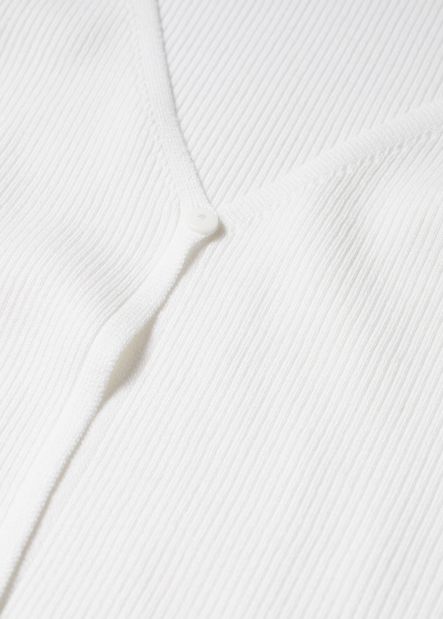 Ribbed cardigan with buttons - Details of the article 8
