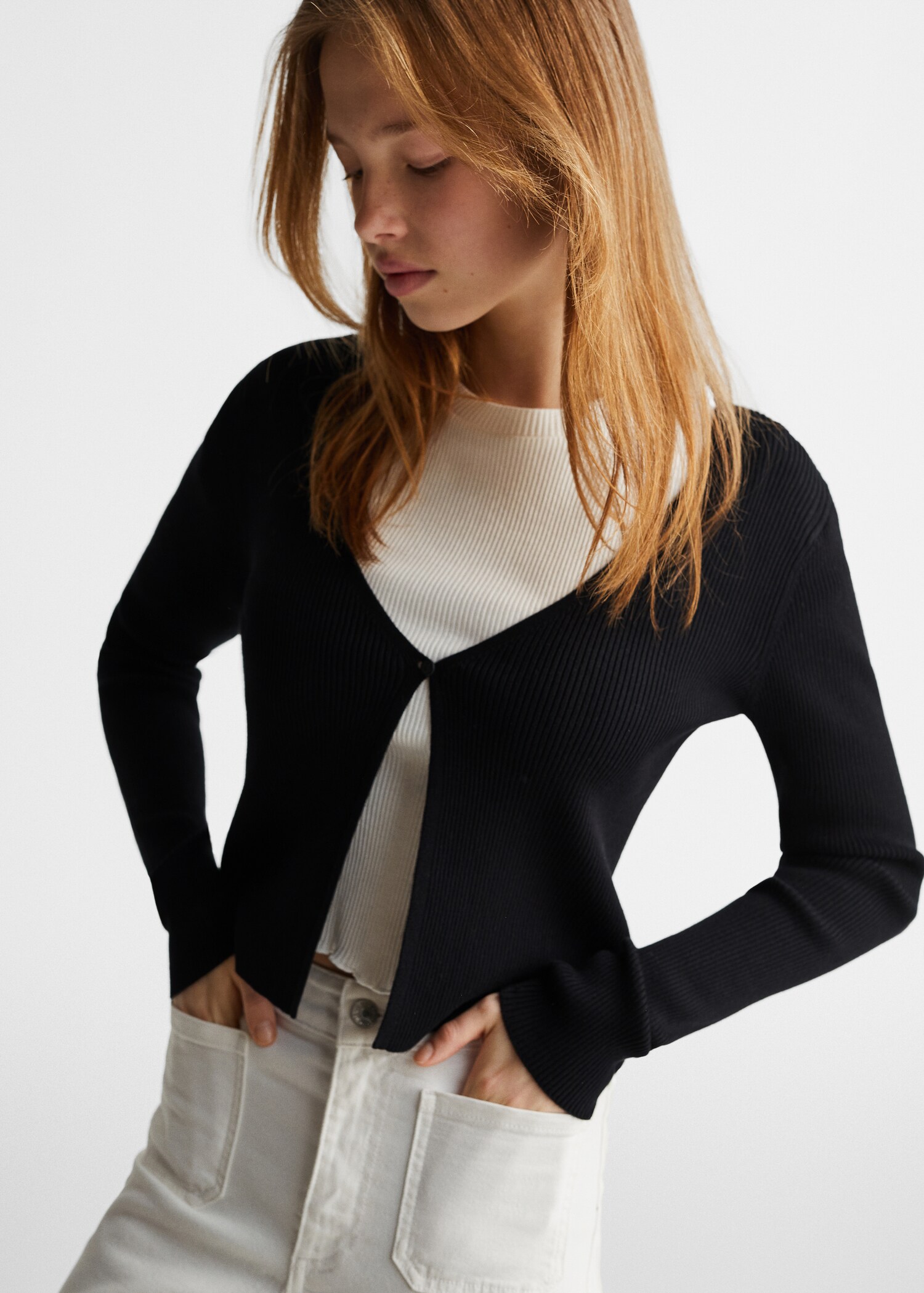 Ribbed cardigan with buttons - Details of the article 2