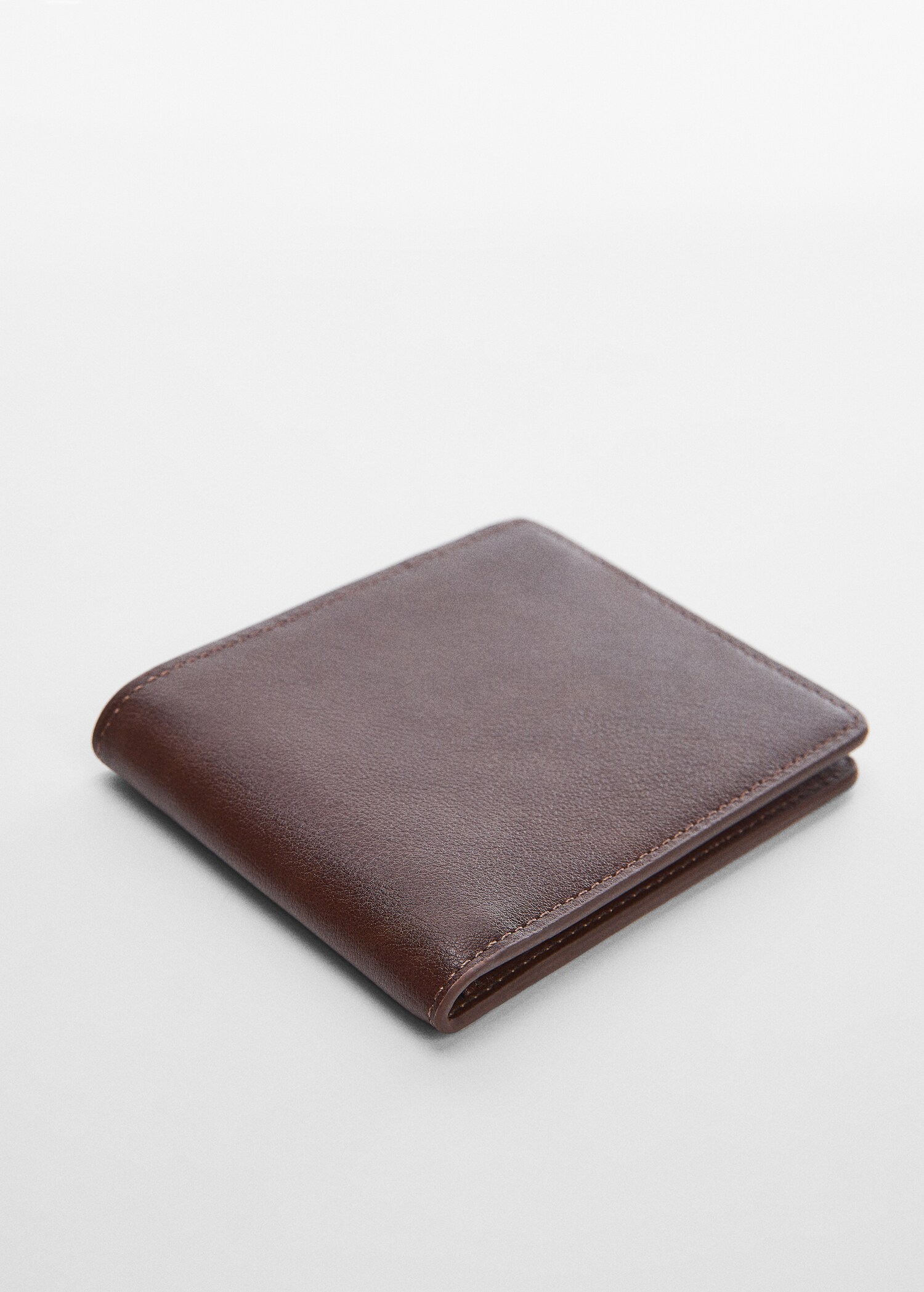 Plain leather wallet - Details of the article 1