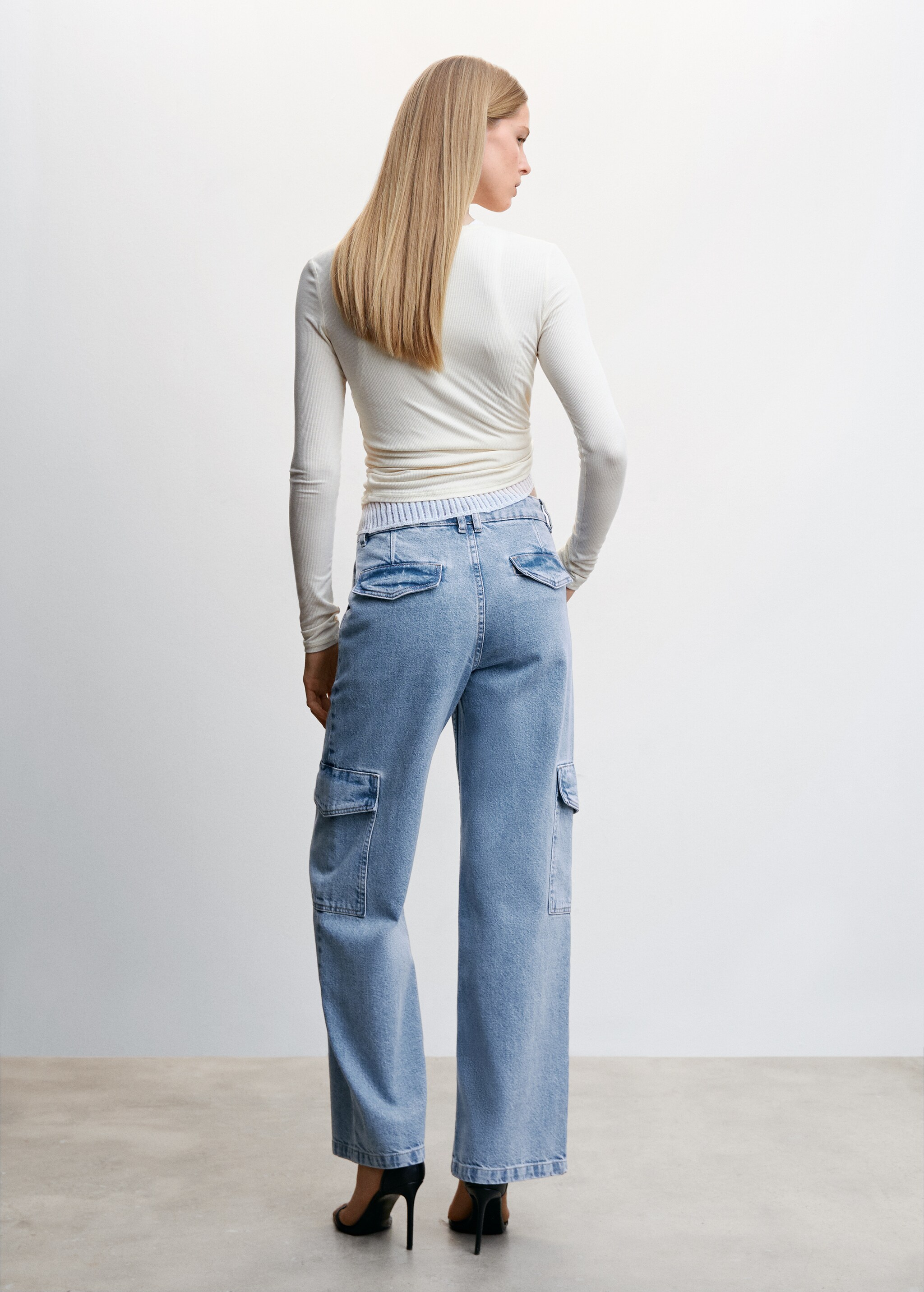 Jeans cargo bolsillos - Reverso del artículo