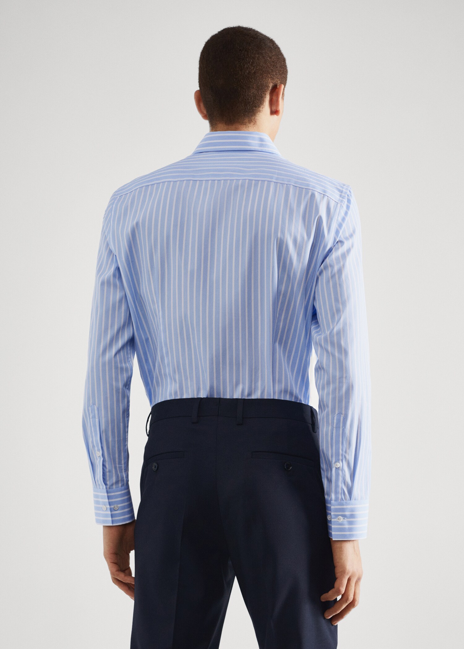 Slim Fit-Anzugshemd aus Baumwolle - Rückseite des Artikels