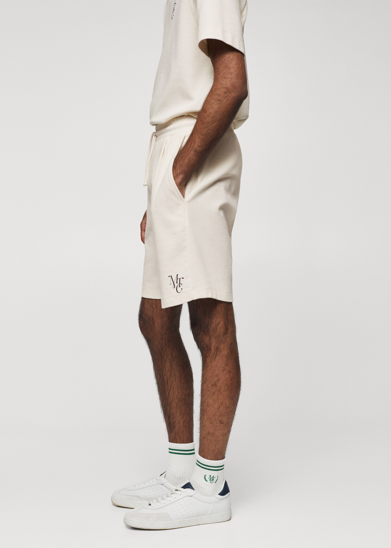 Cotton shorts with drawstring - Details of the article 4