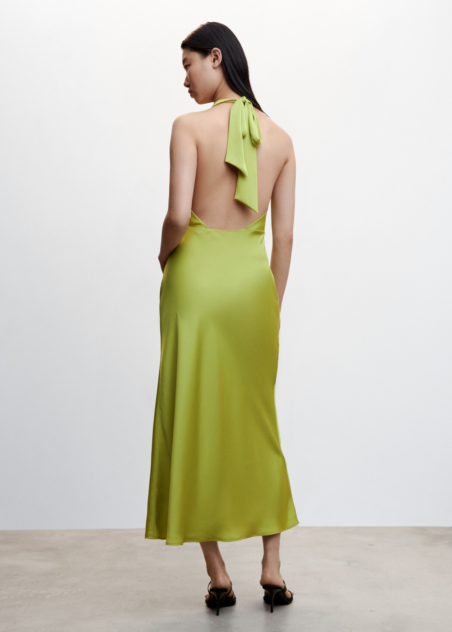 Draped neck satin dress - Reverse of the article