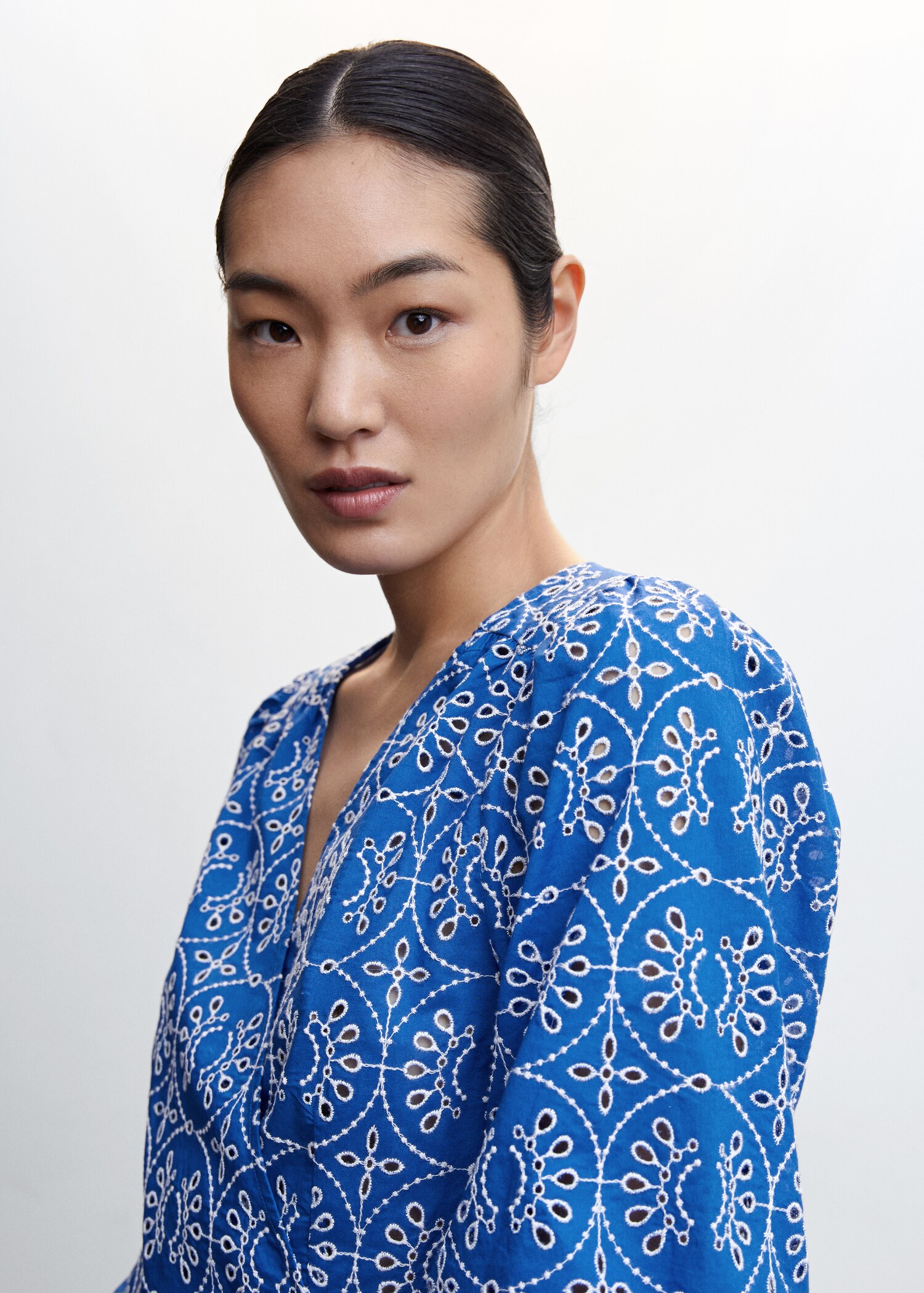 Embroidered puff-sleeve blouse - Details of the article 1
