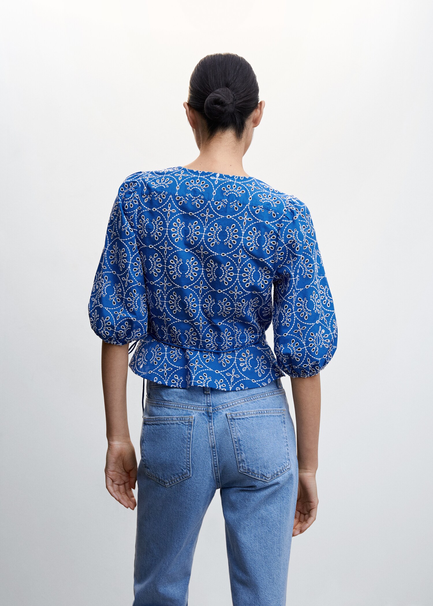 Embroidered puff-sleeve blouse - Reverse of the article