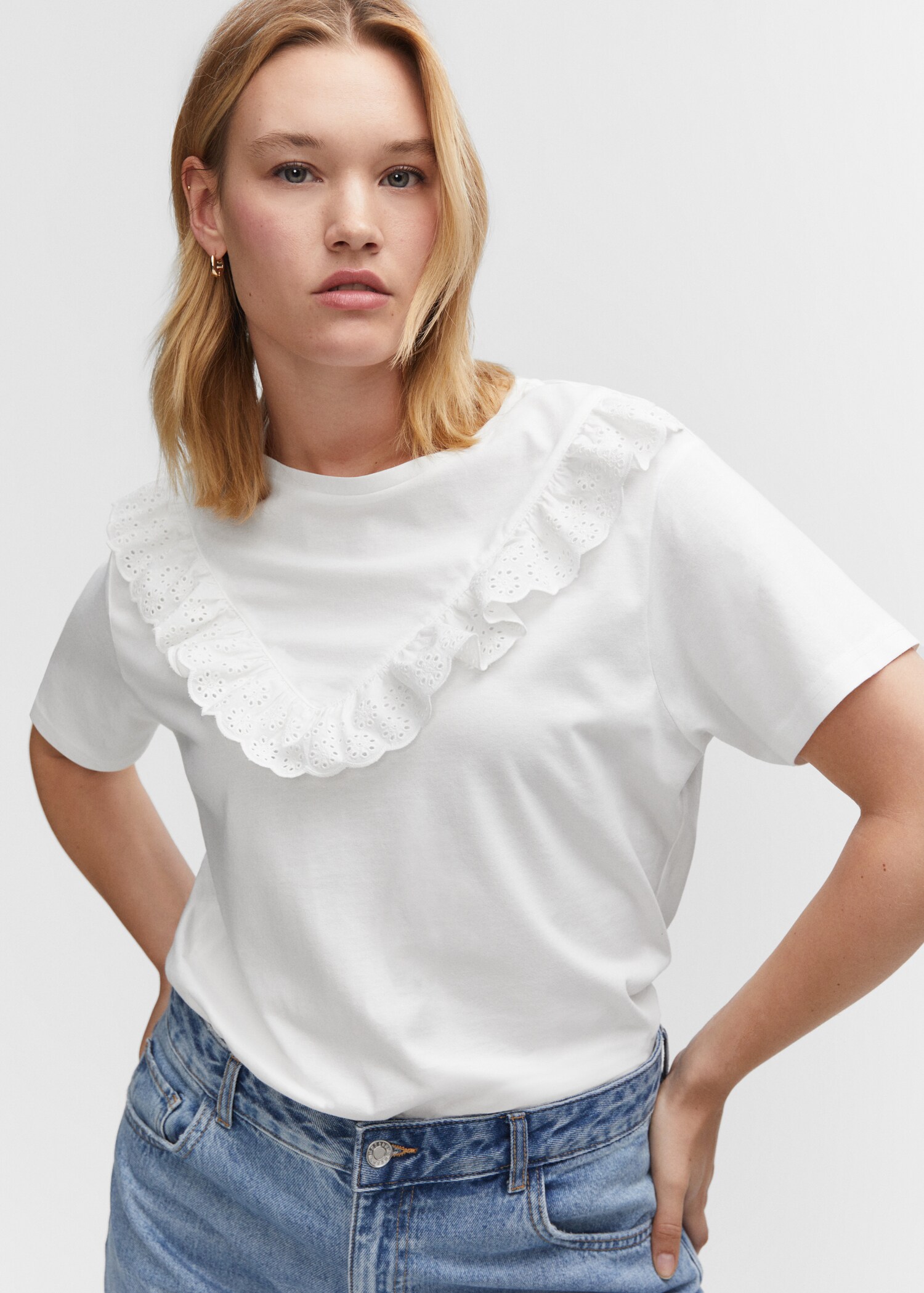 T-shirt volant brodé - Détail de l'article 4