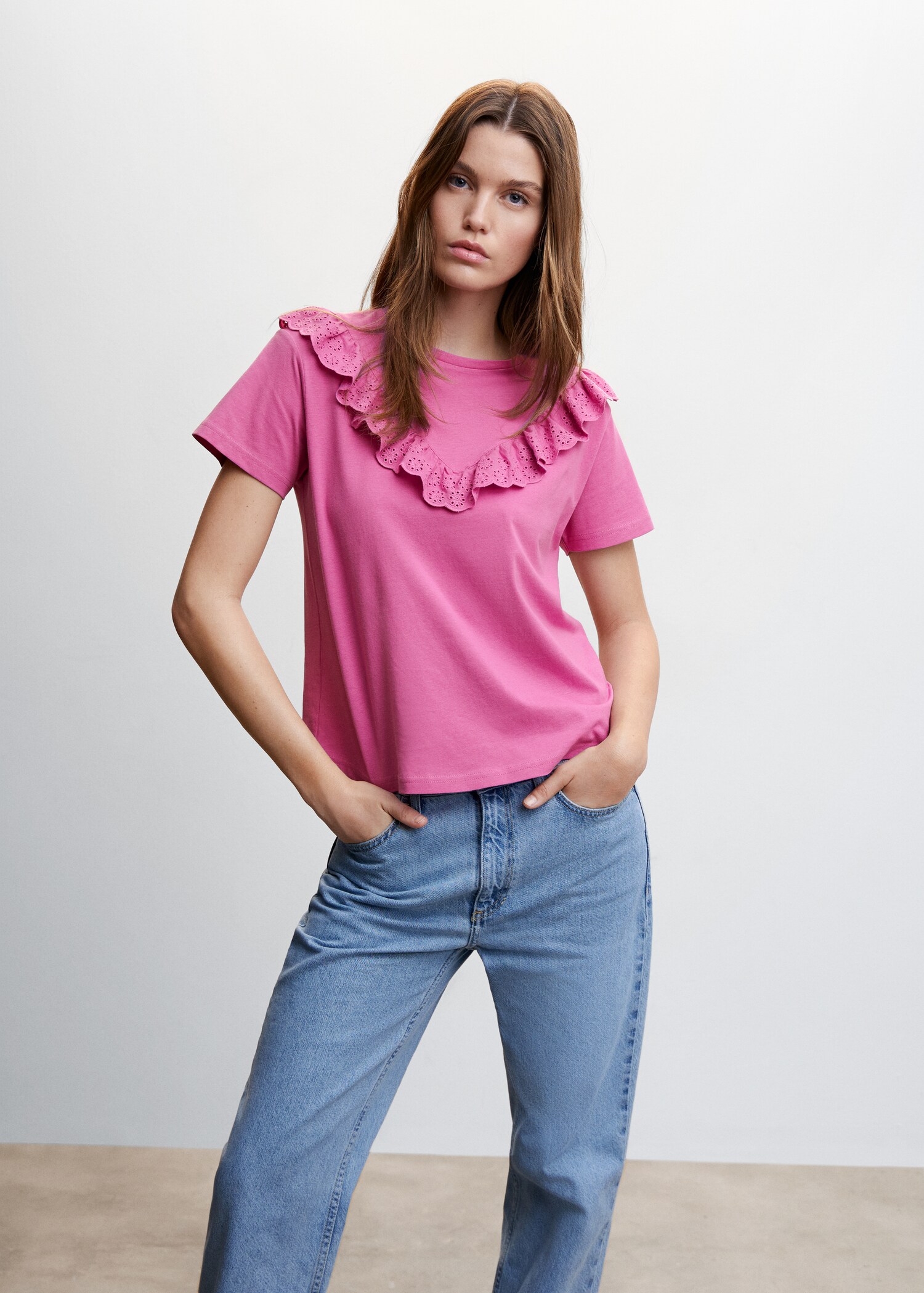 T-shirt volant brodé - Plan moyen