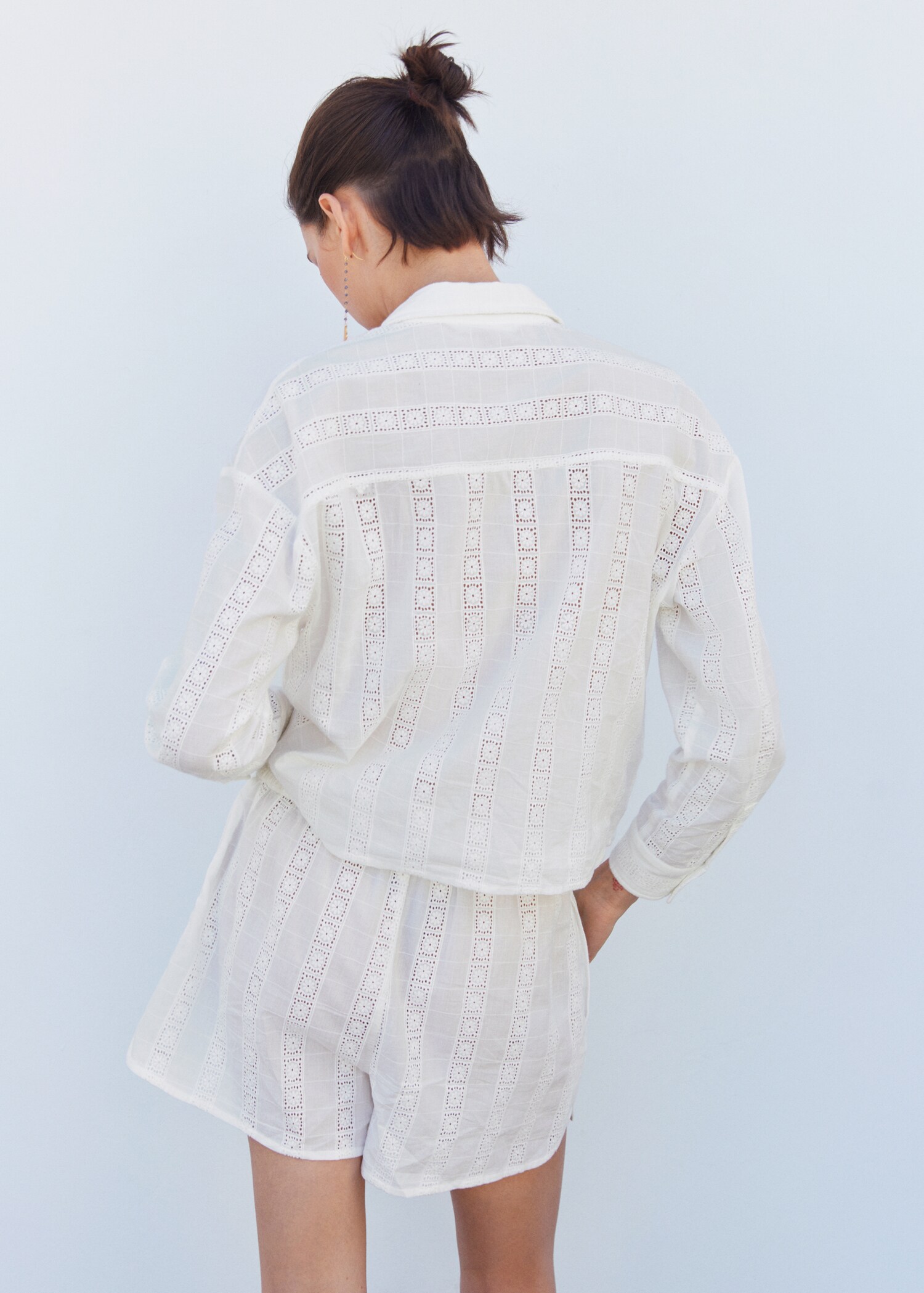 Broderade bomullsshorts - Artikelns baksida