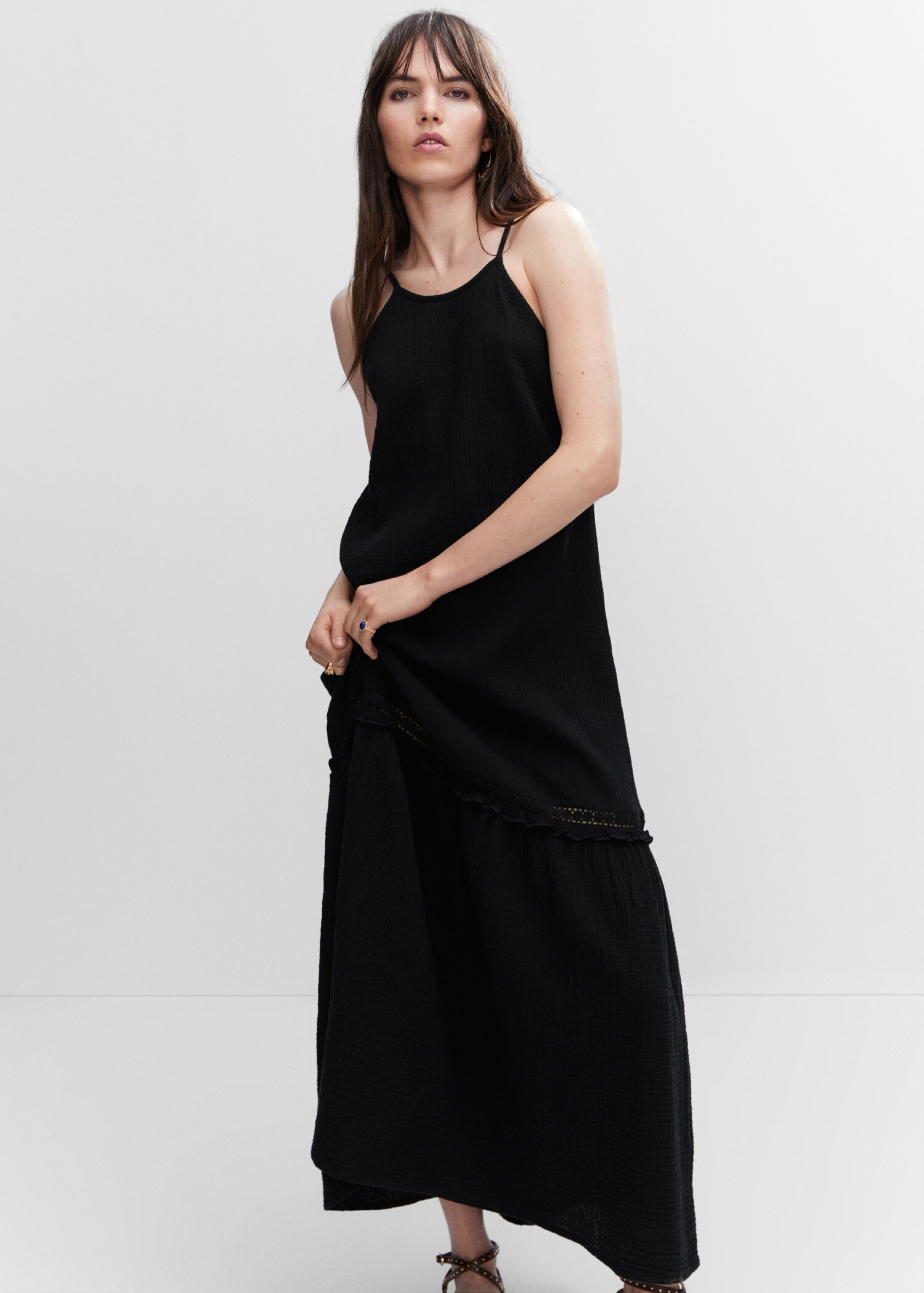 Long dress with embroidered detail - Medium plane
