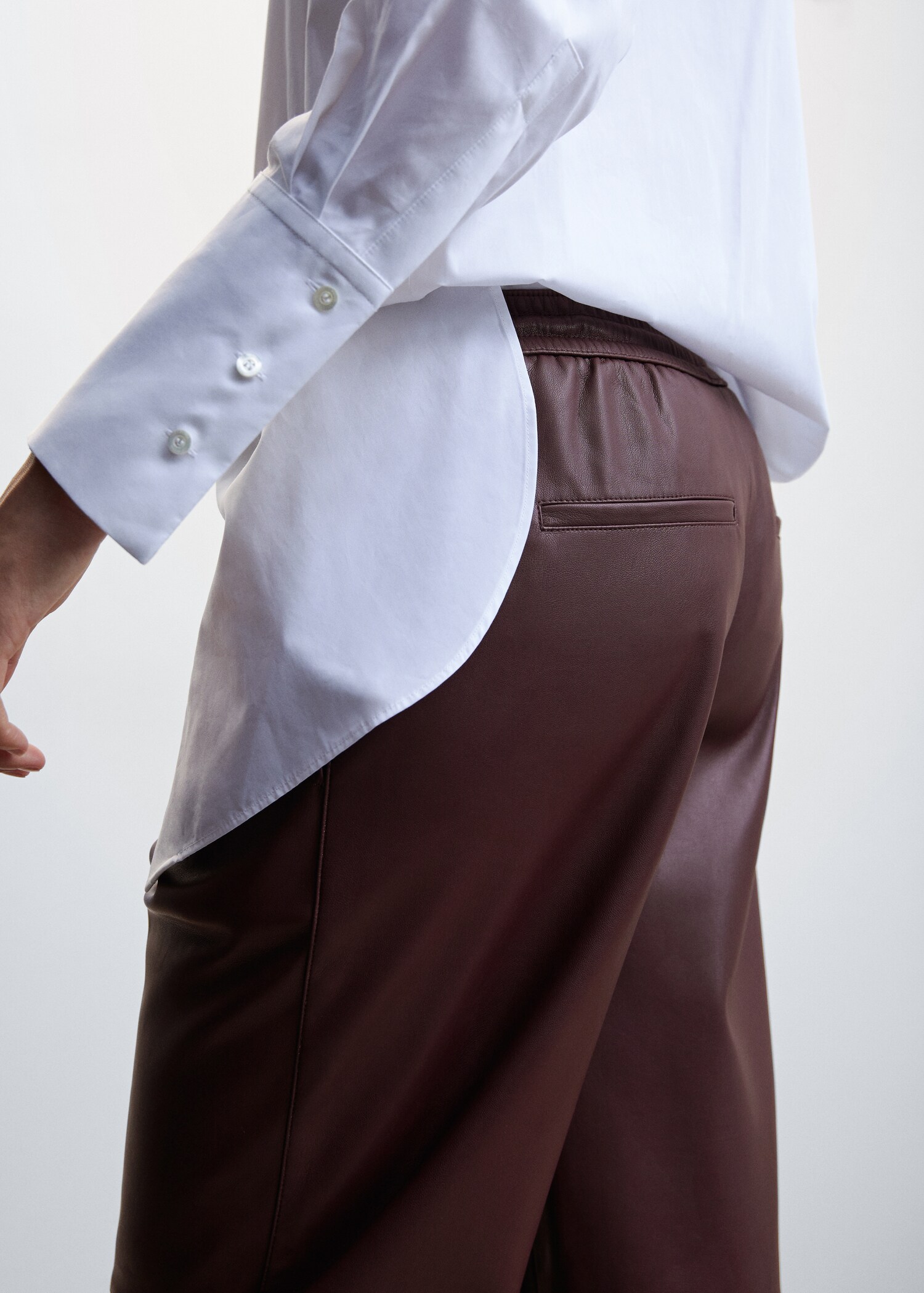 Leather-effect elastic waist trousers - Details of the article 1