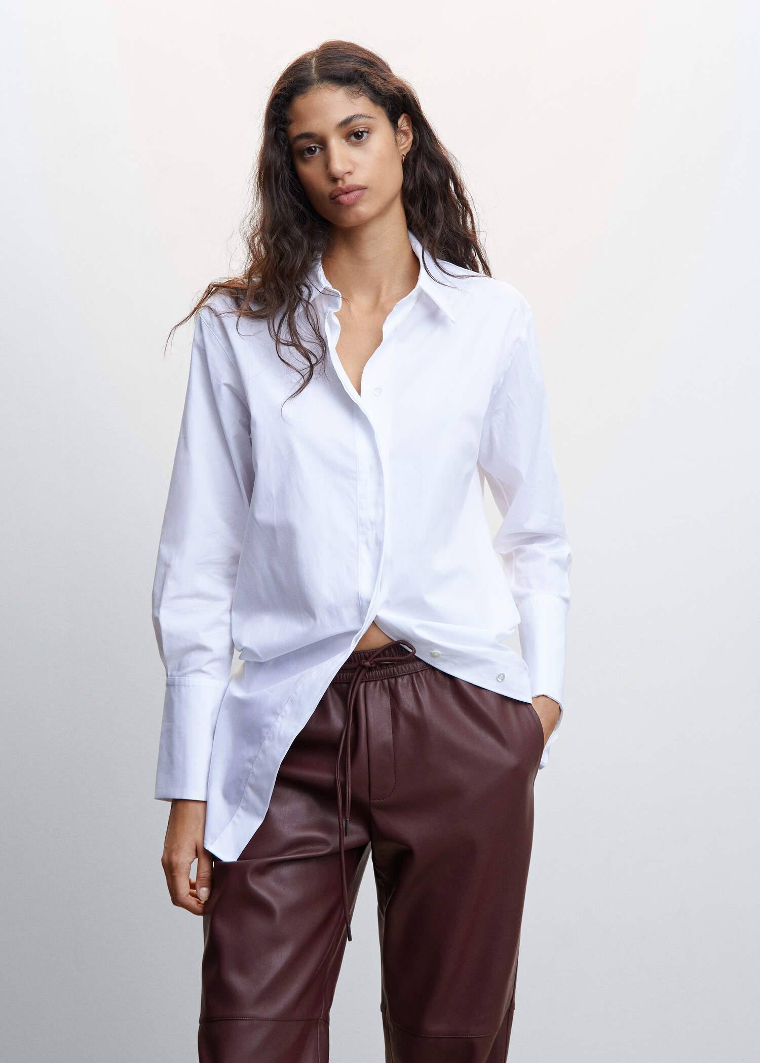 Leather-effect elastic waist trousers - Details of the article 6