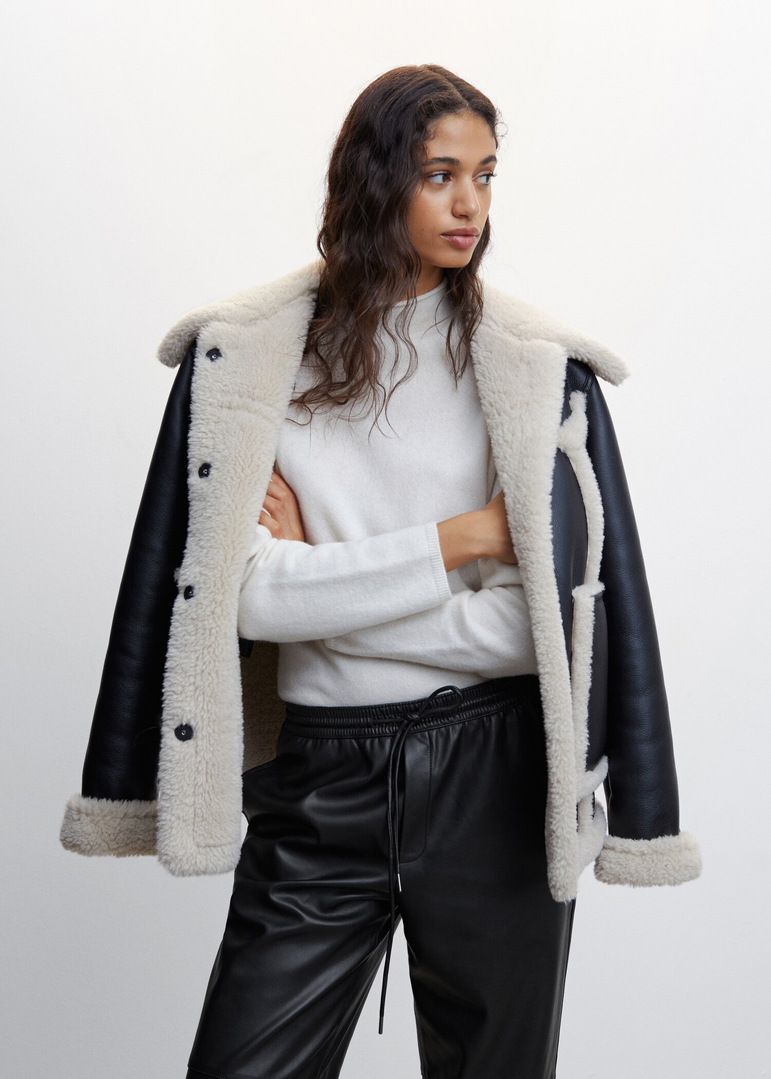Leather-effect elastic waist trousers - Details of the article 1