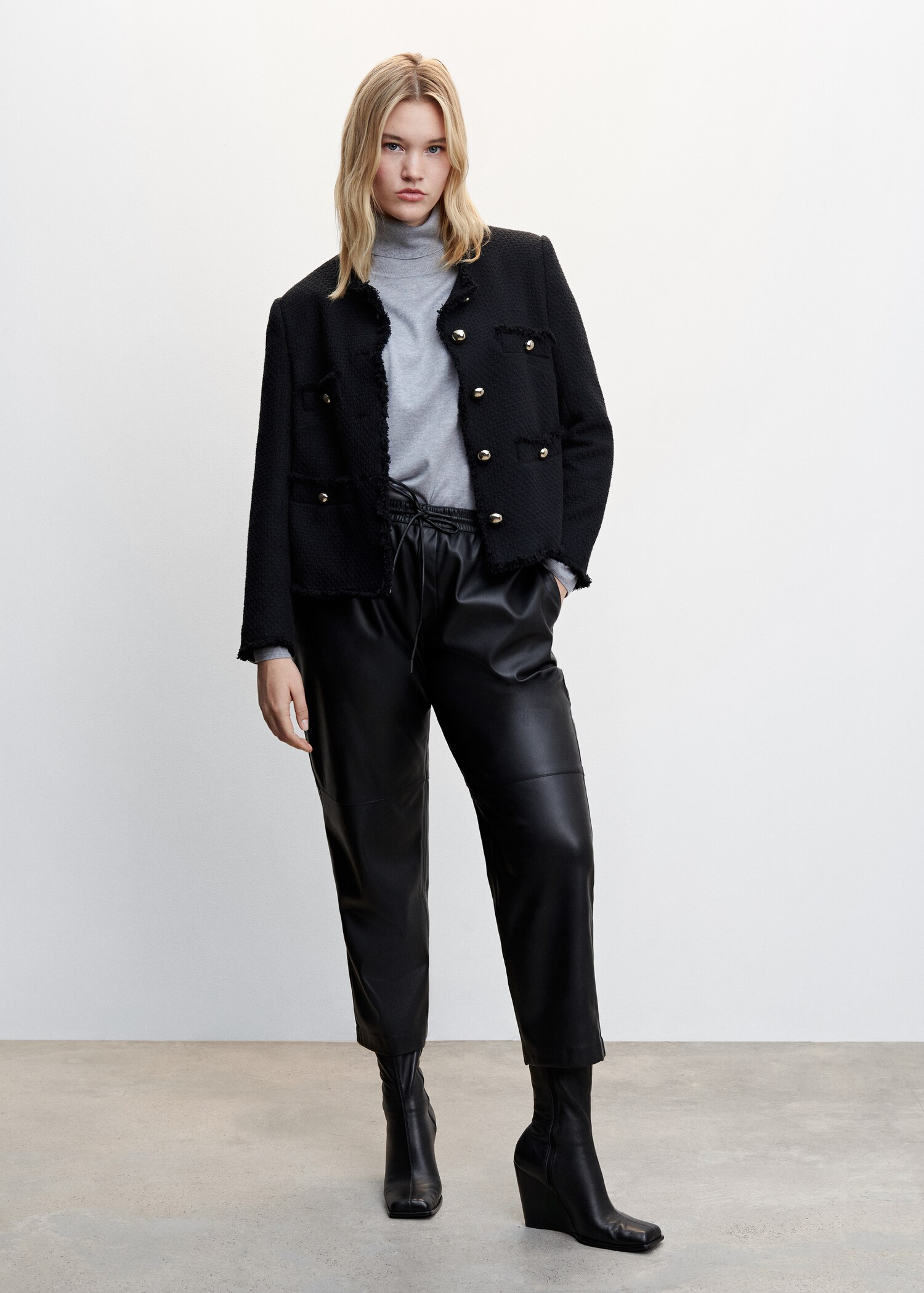 Leather-effect elastic waist trousers - Details of the article 3