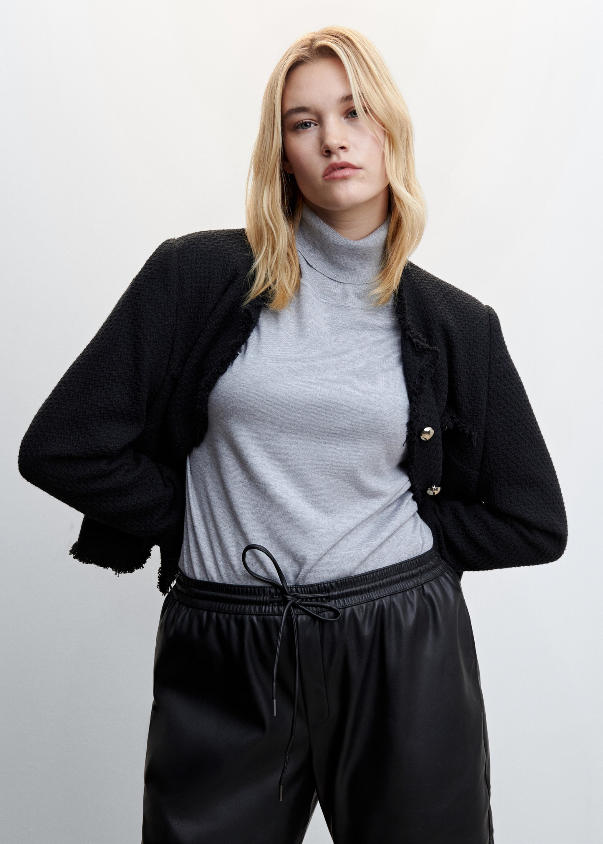 Leather-effect elastic waist trousers - Details of the article 5
