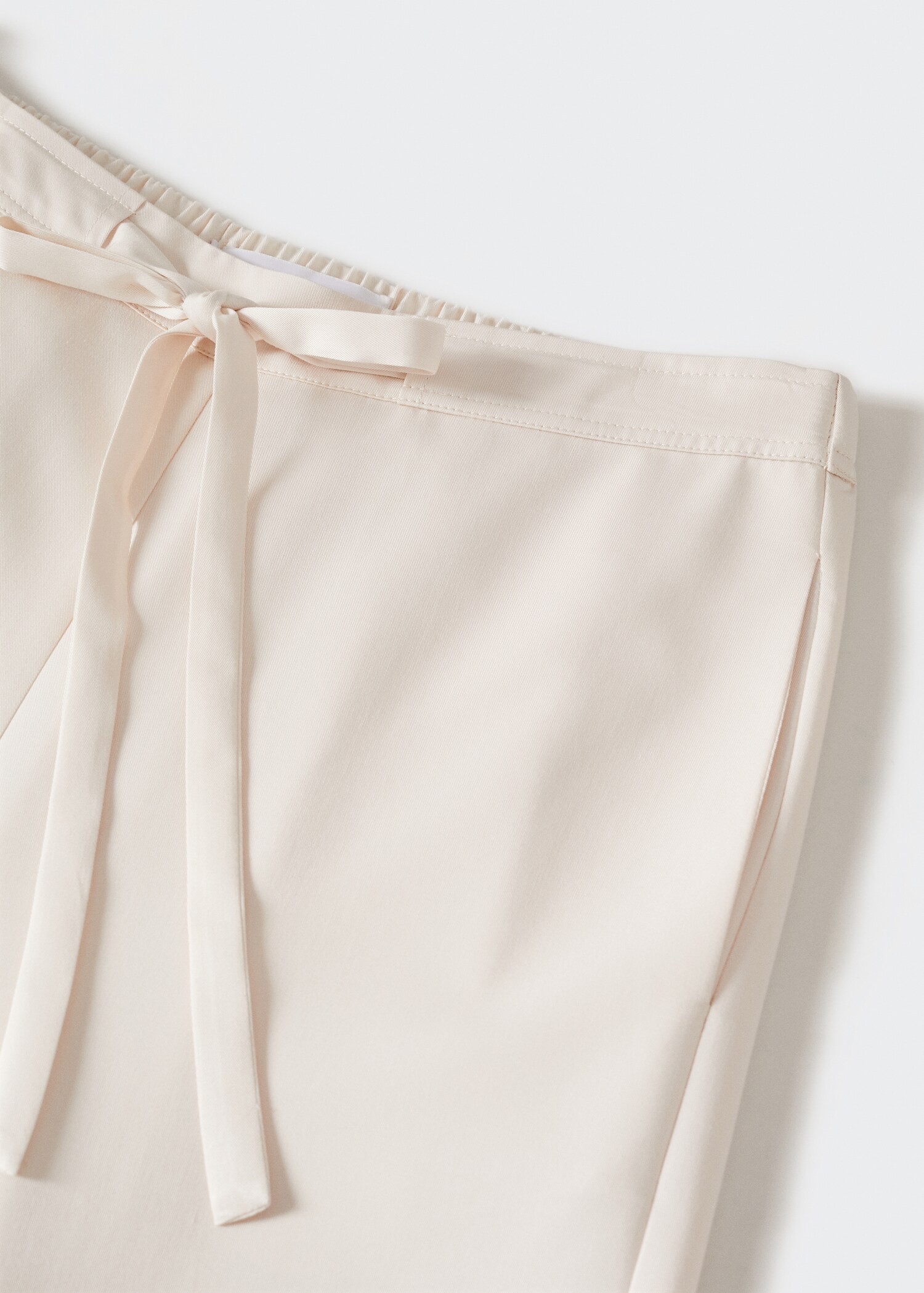 Gerade, fließende Hose - Detail des Artikels 8