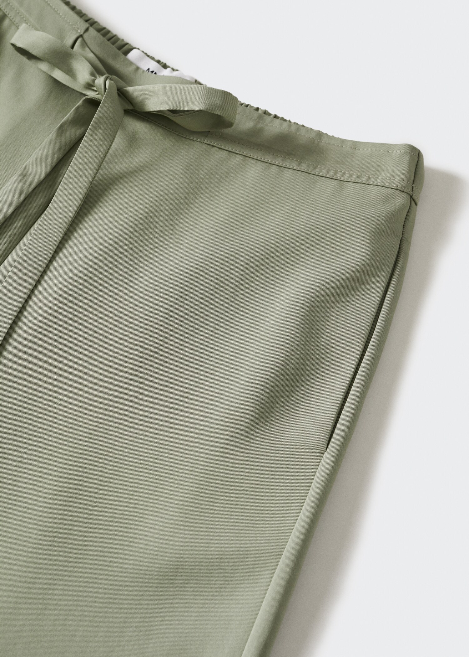 Gerade, fließende Hose - Detail des Artikels 8