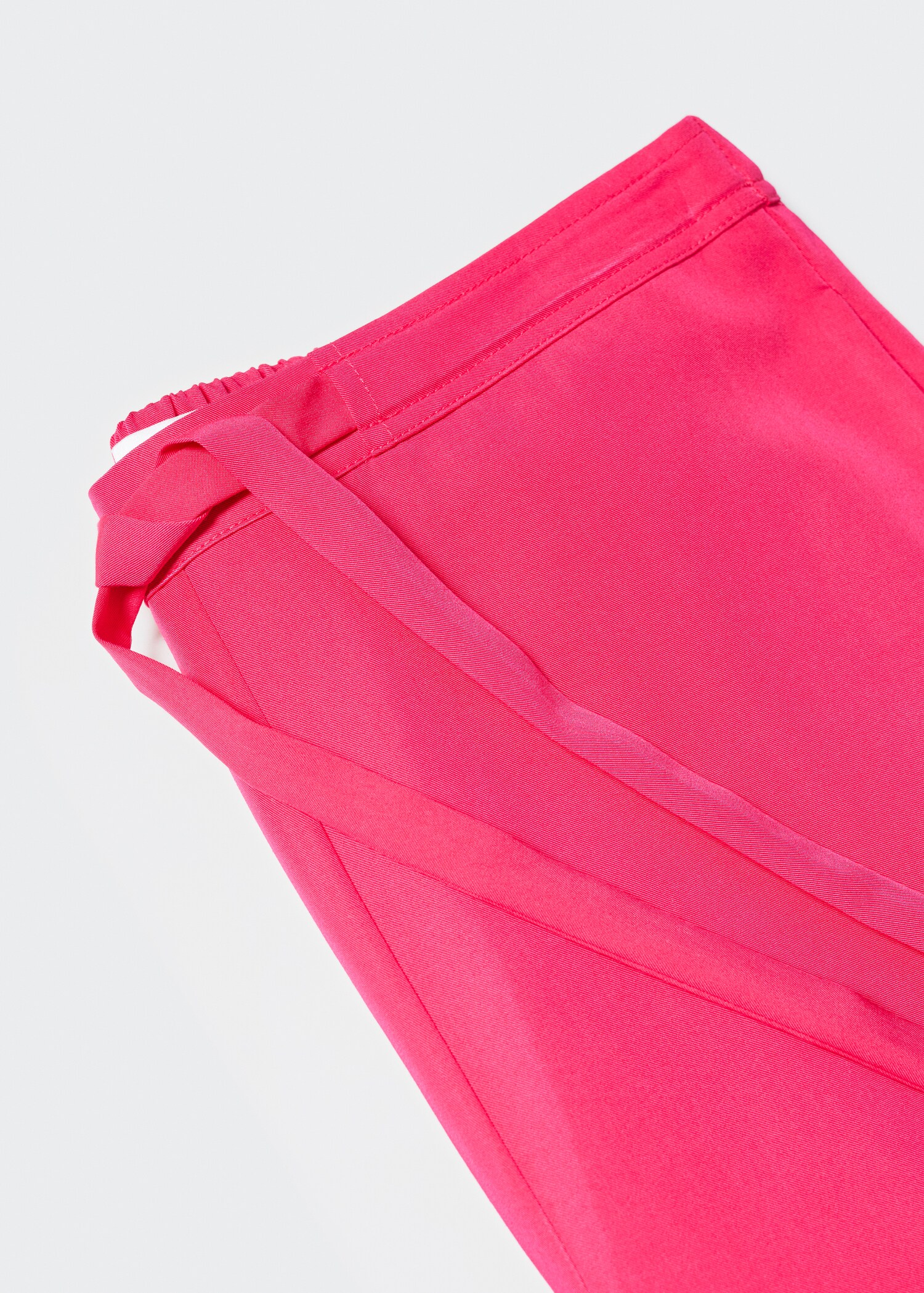 Gerade, fließende Hose - Detail des Artikels 8