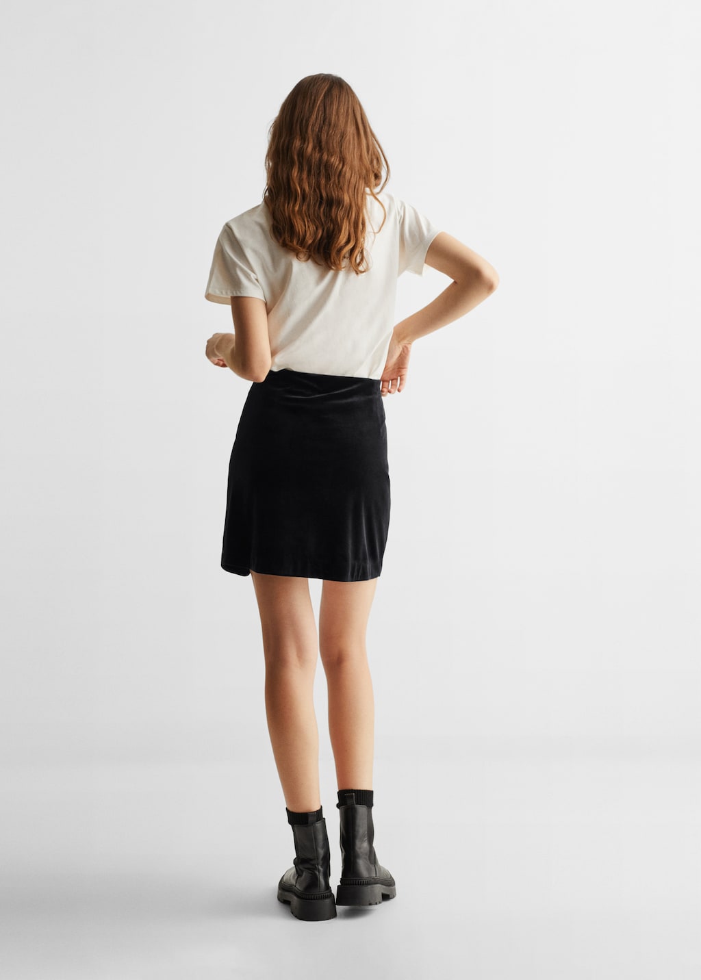 【PORTERNA】Prague Velvet Short Skirt Velvet mini-skirt - Teenage girl | MANGO OUTLET Norway