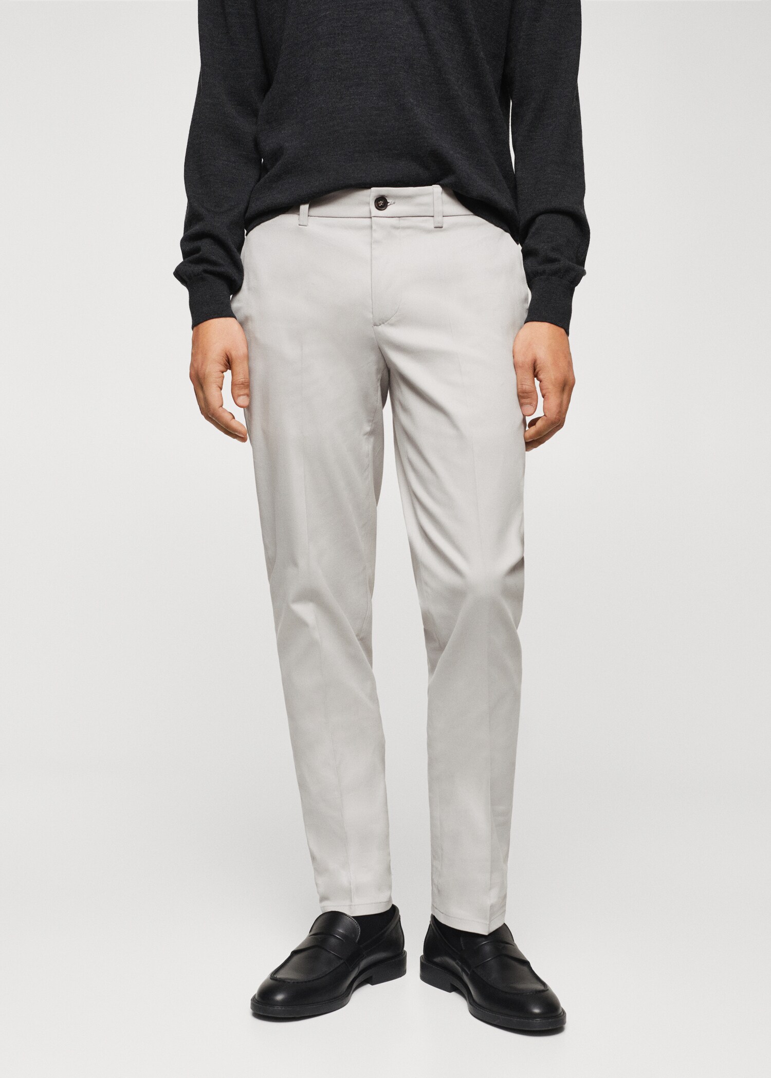 Pantalón chino slim fit - Plano medio