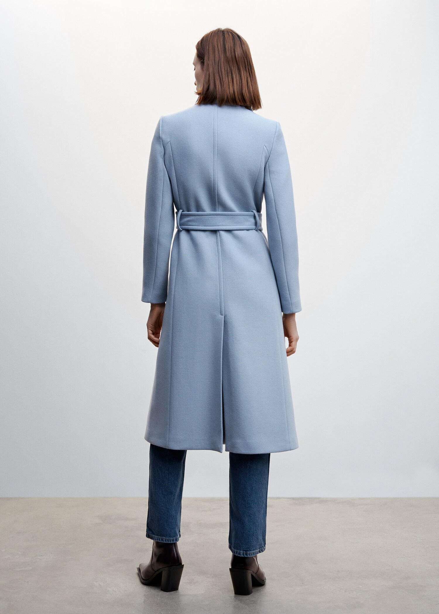 Woollen coat with belt - Reverse of the article