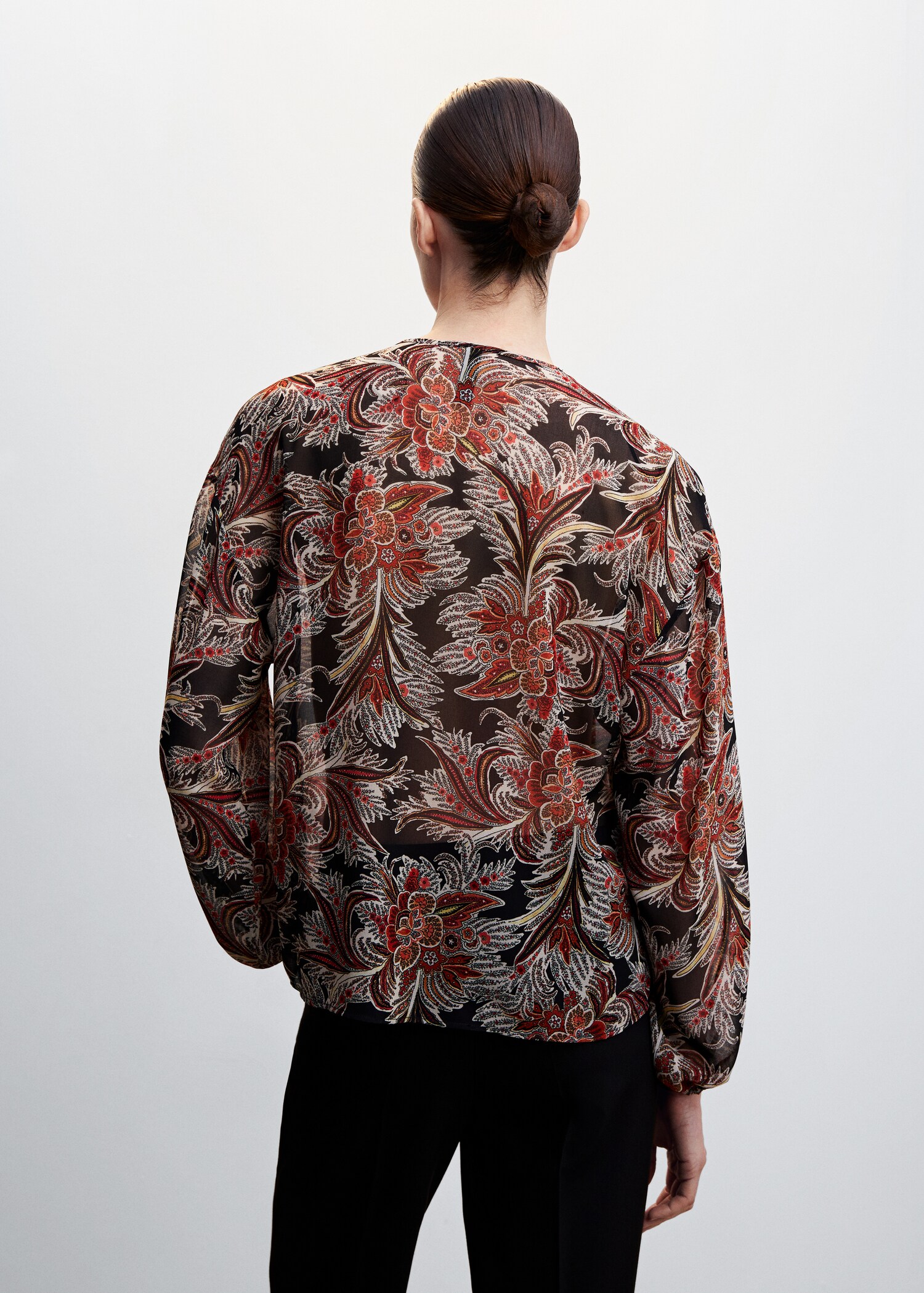 Ruffle bow blouse - Reverse of the article