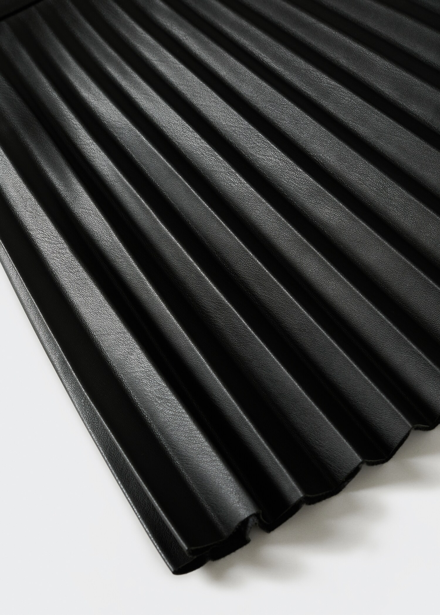 Faux-leather pleated skirt - Details of the article 8