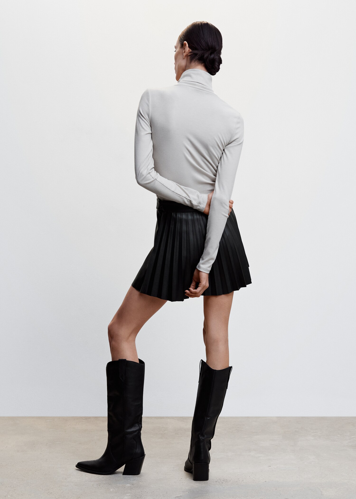 Faux-leather pleated skirt - Reverse of the article