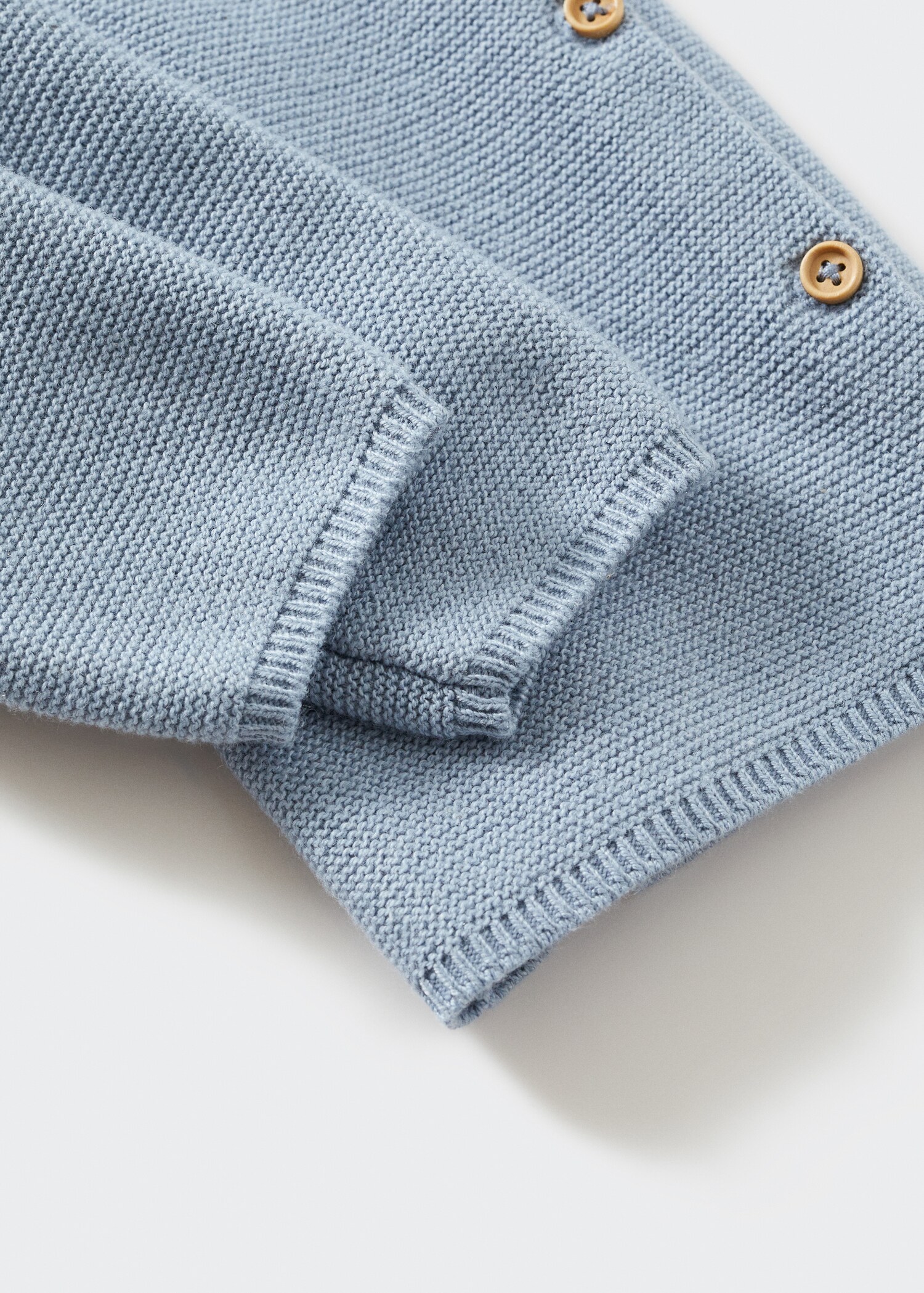 Strickjacke mit Knöpfen - Detail des Artikels 8