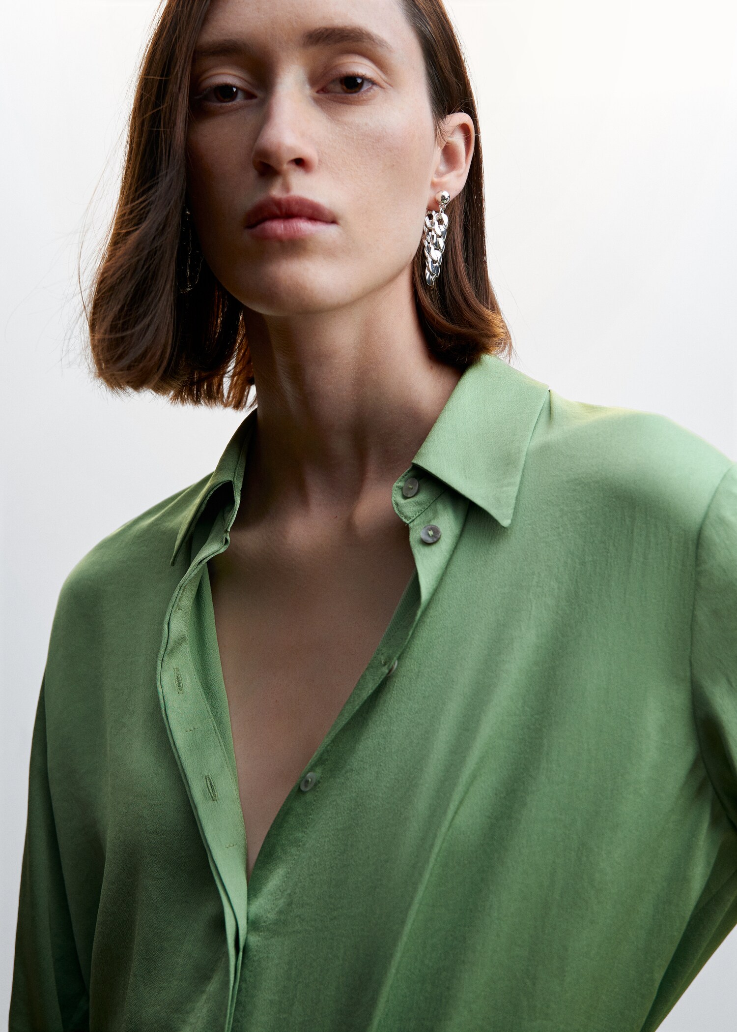 Soepelvallende satijnen blouse - Detail van het artikel 1